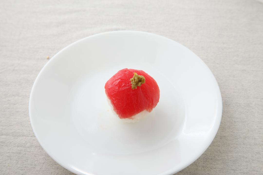 塩まぐろと柚子こしょうの手まり寿司