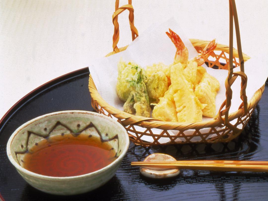 たけのこと山菜の天ぷら