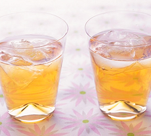 肥満気味の方の内臓脂肪を減らす酢酸を含んだミツカンの黒酢ドリンクなら、おいしく手軽に続けられます。