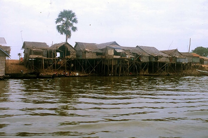 カンボジア、トンレサップ湖