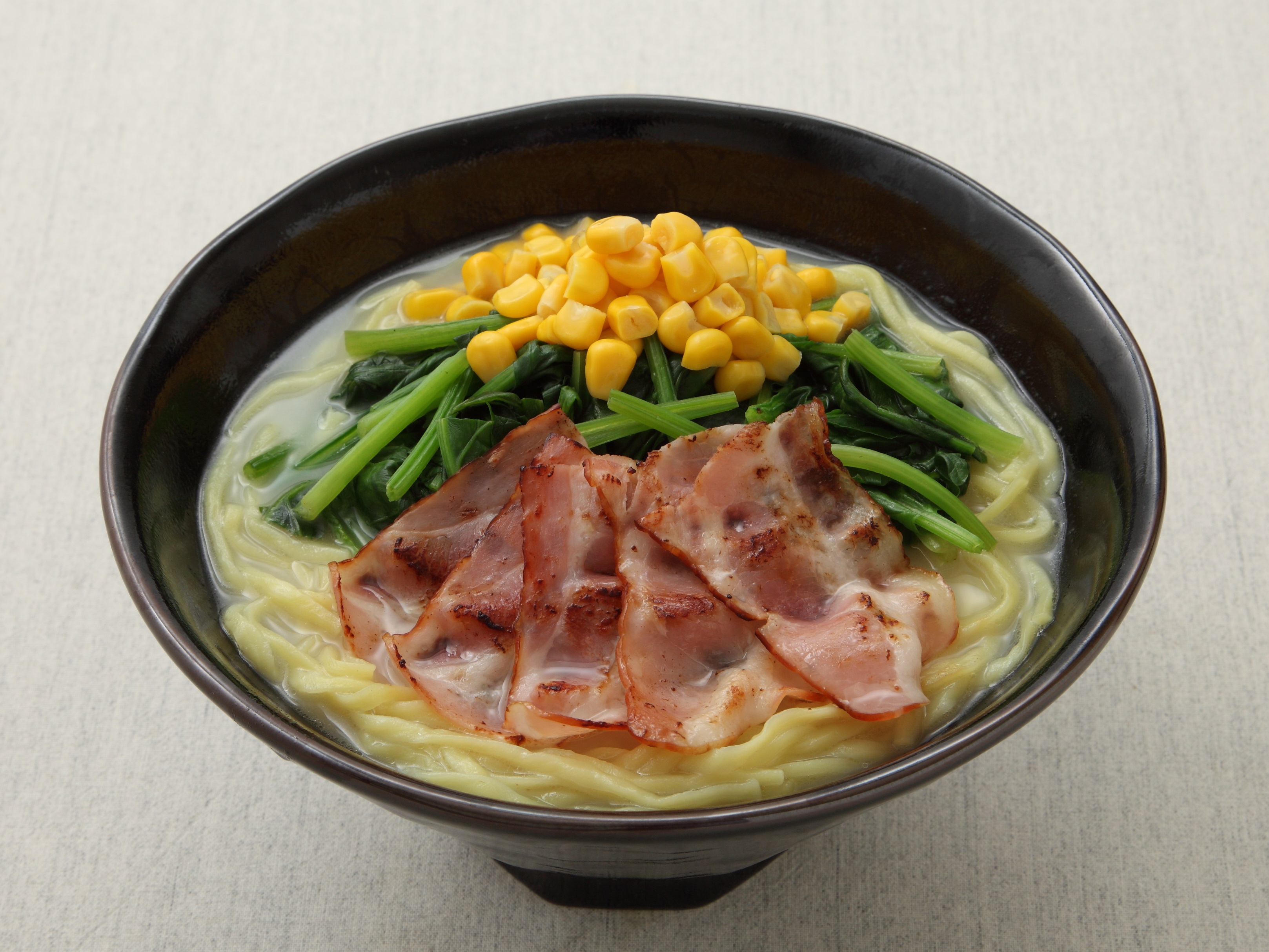 ほうれんそうとベーコンの鶏白湯ラーメン