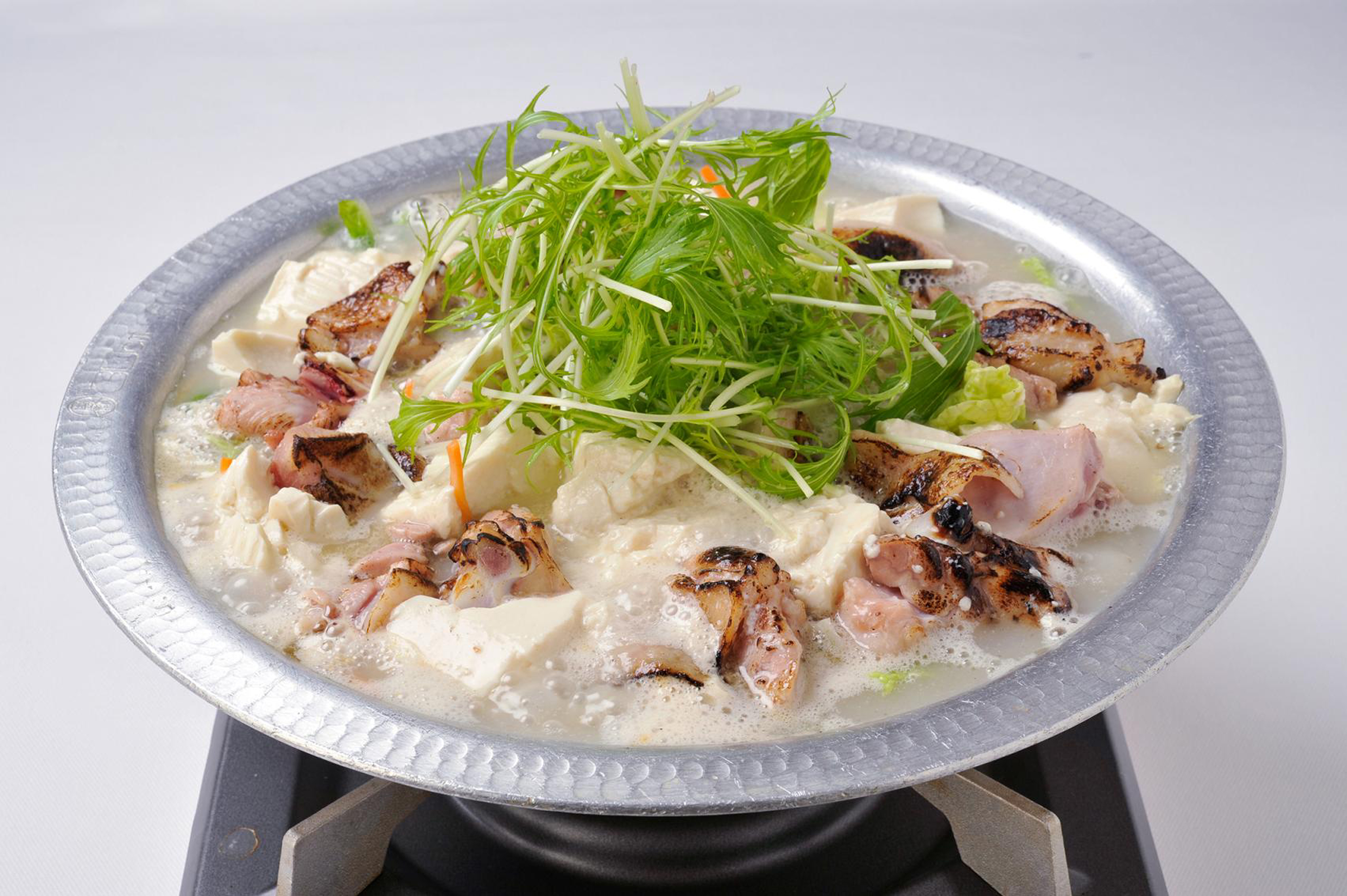 炙り鶏とおぼろ豆腐のごま豆乳鍋