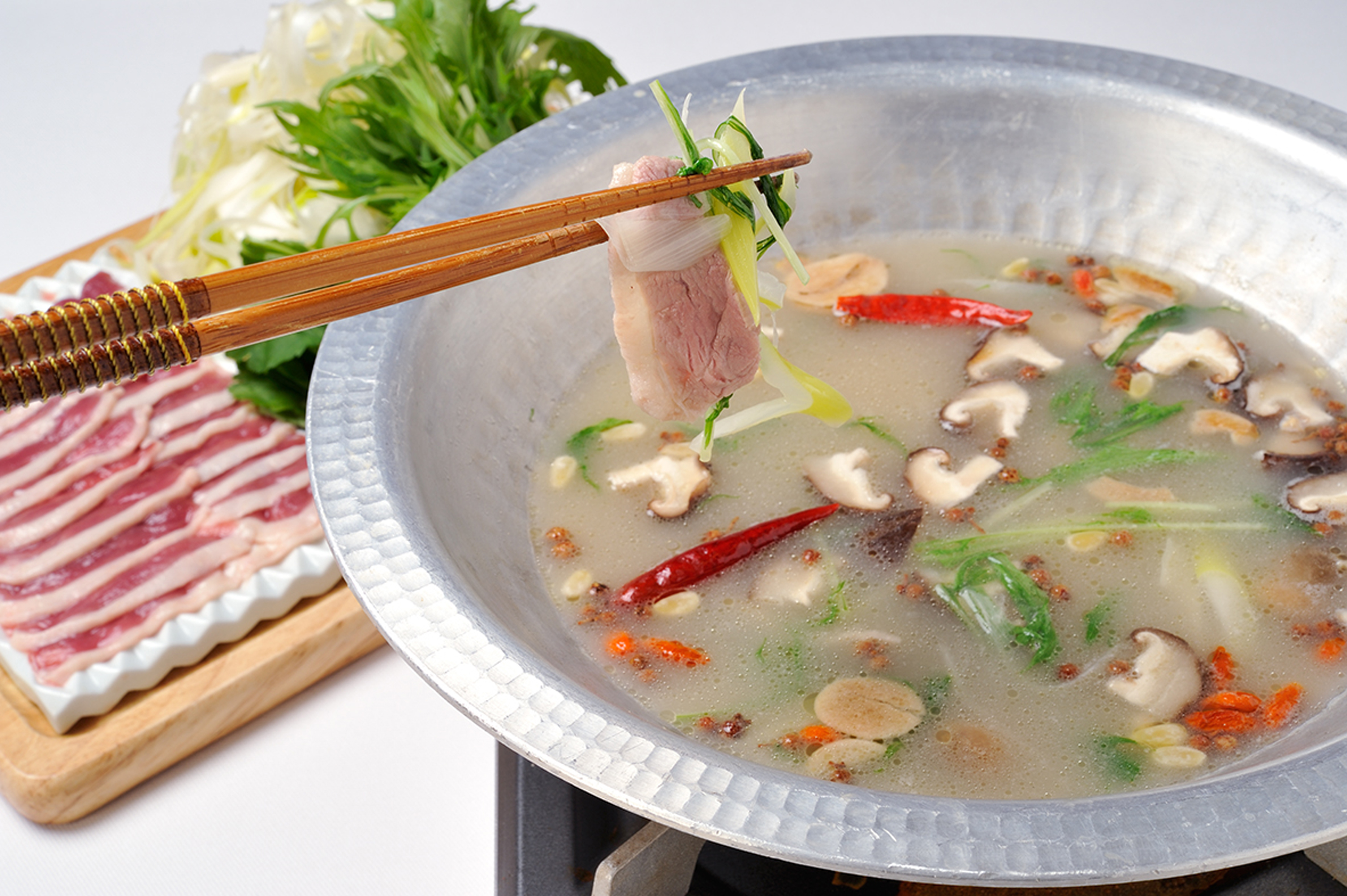 鶏白湯スープの鴨しゃぶ鍋