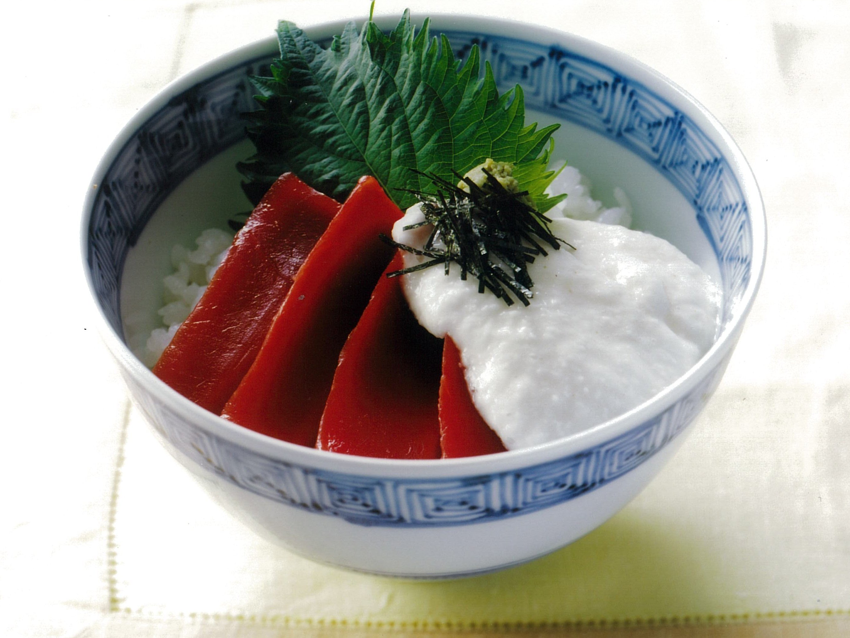 まぐろとトロロのすし丼