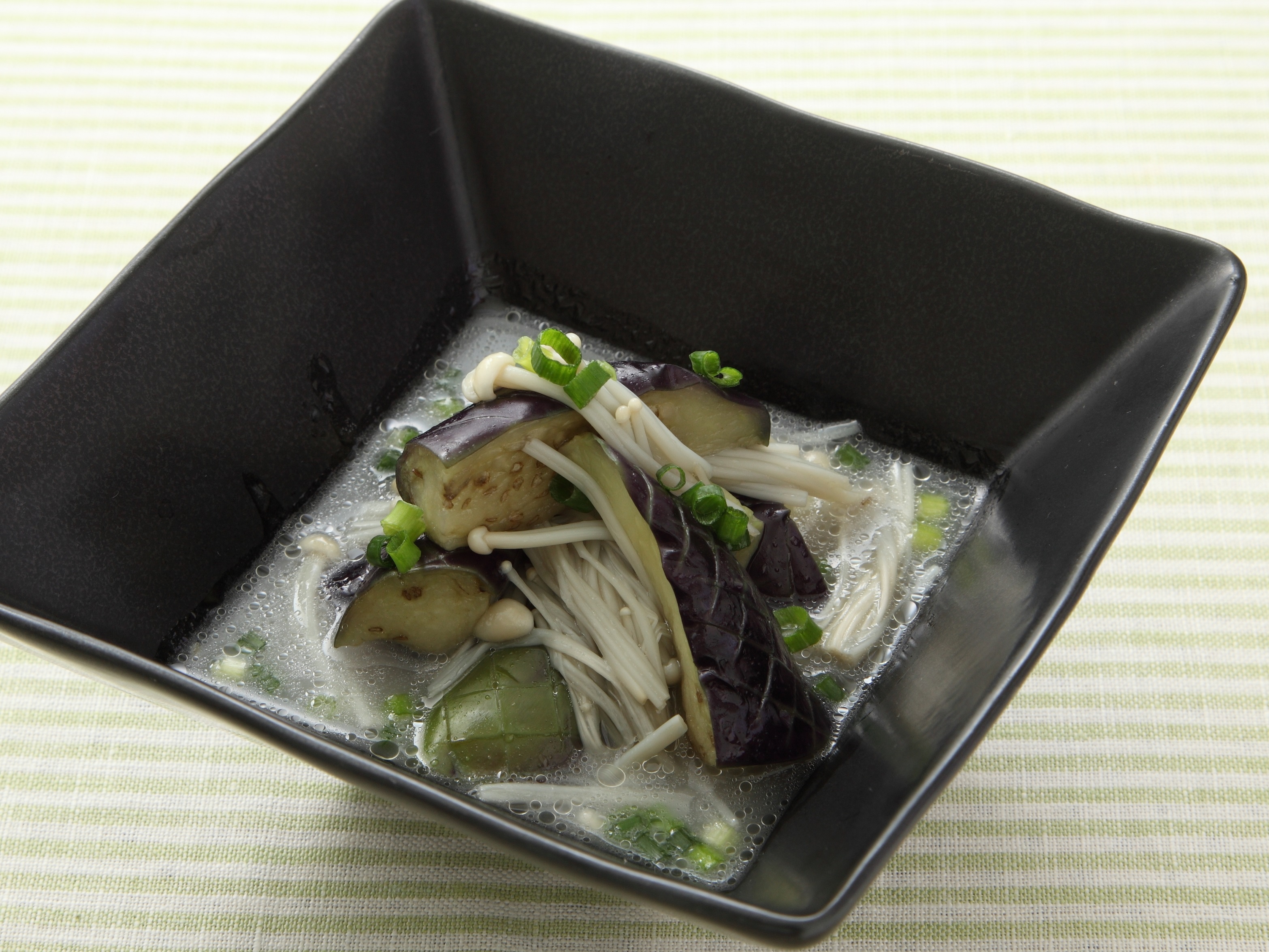 揚げなすとえのきの鶏白湯煮びたし
