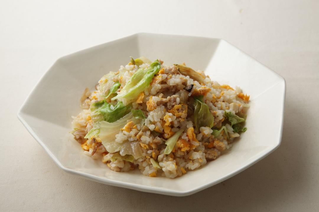 鶏ひき肉とレタスの白だしチャーハン