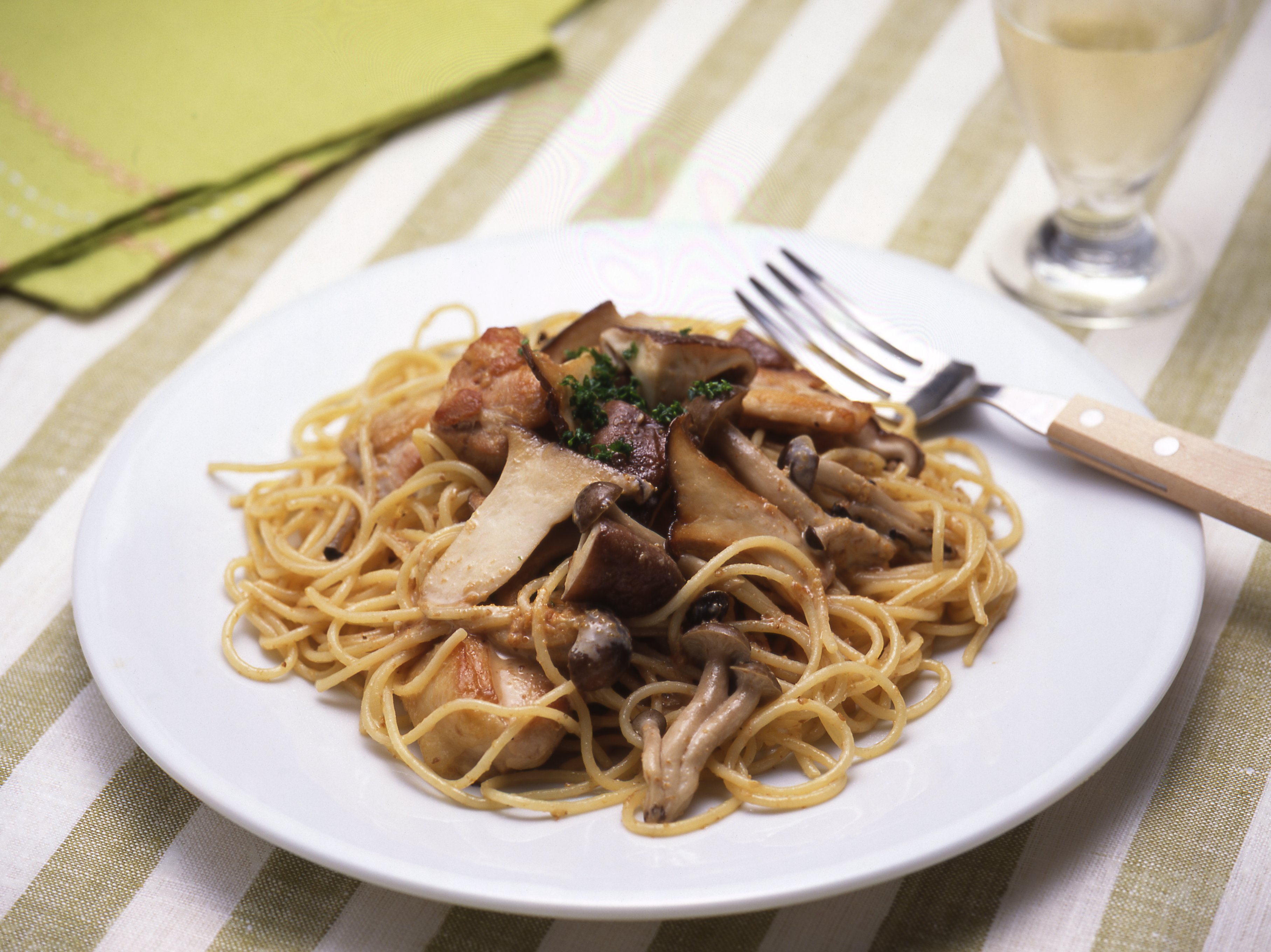 鶏ときのこのごまパスタのレシピ・作り方