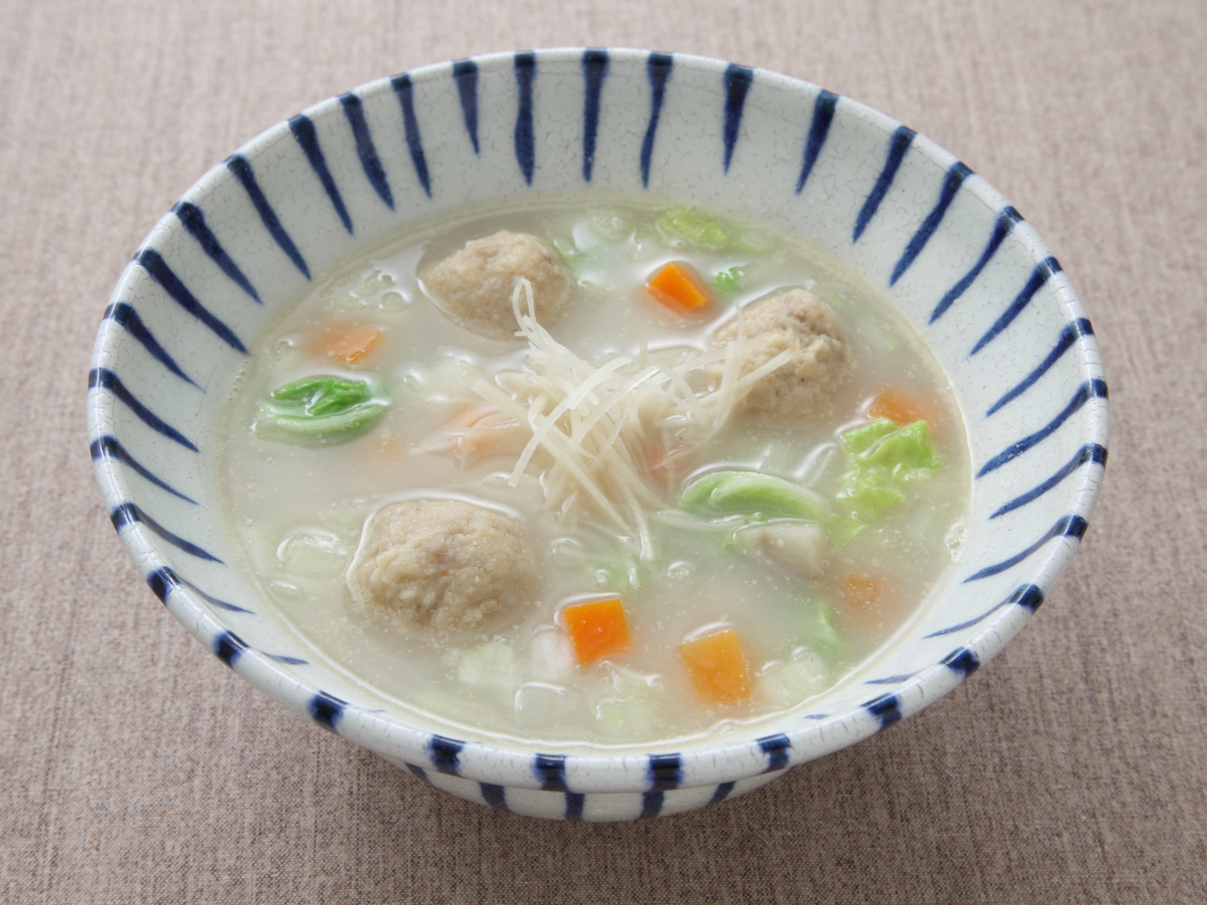 ５種の野菜の生姜香るごま豆乳スープ
