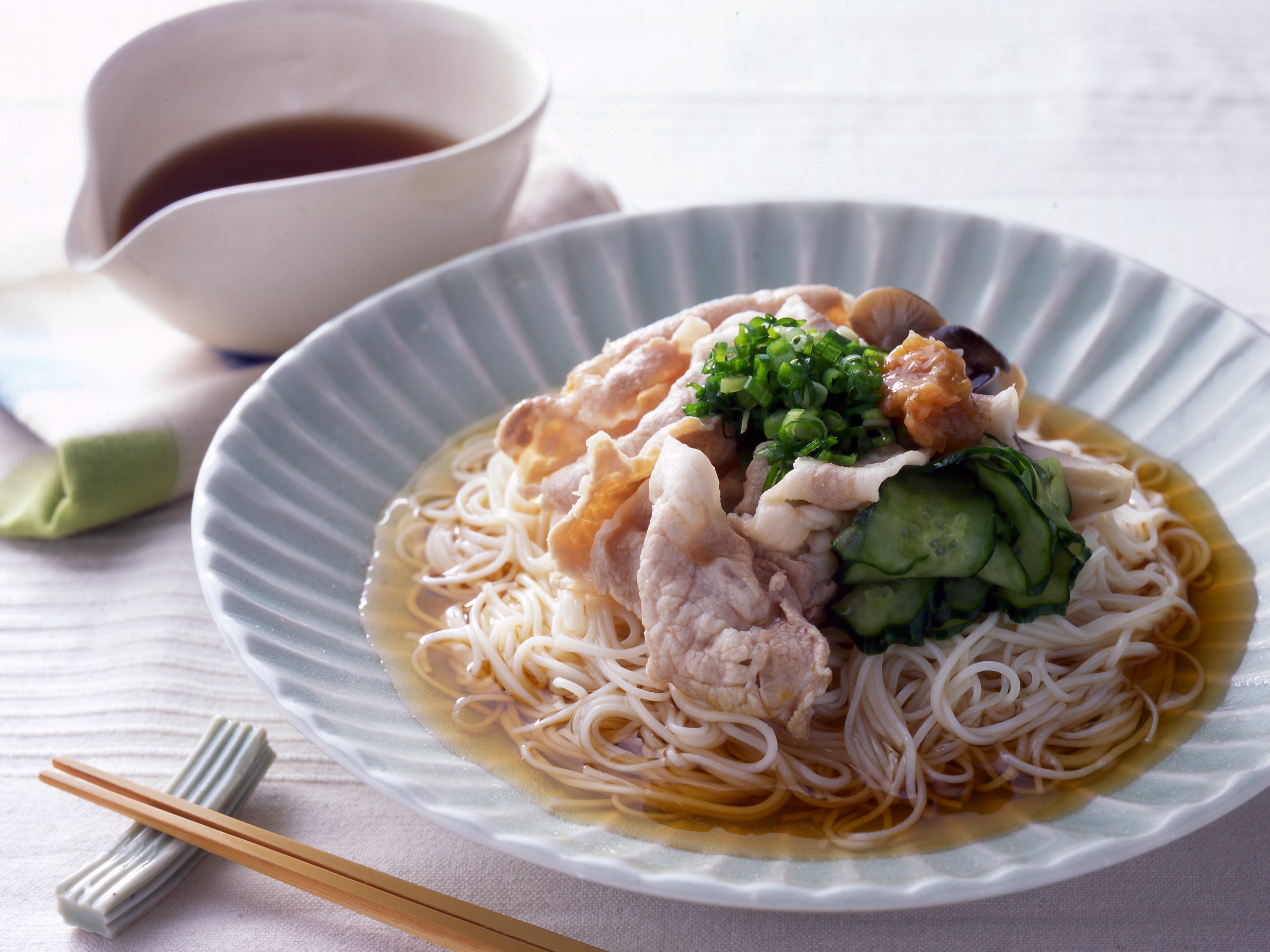 梅風味の豚肉そうめん