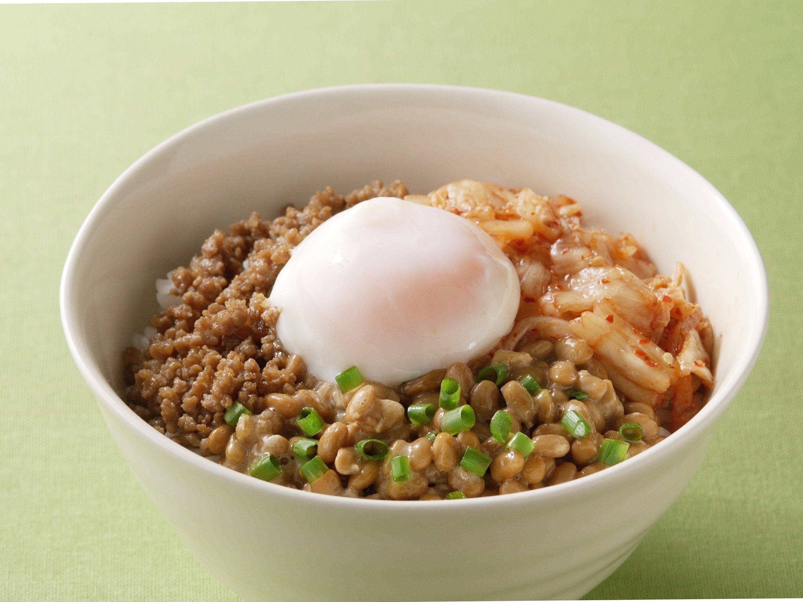 豚肉入り納豆キムチ丼