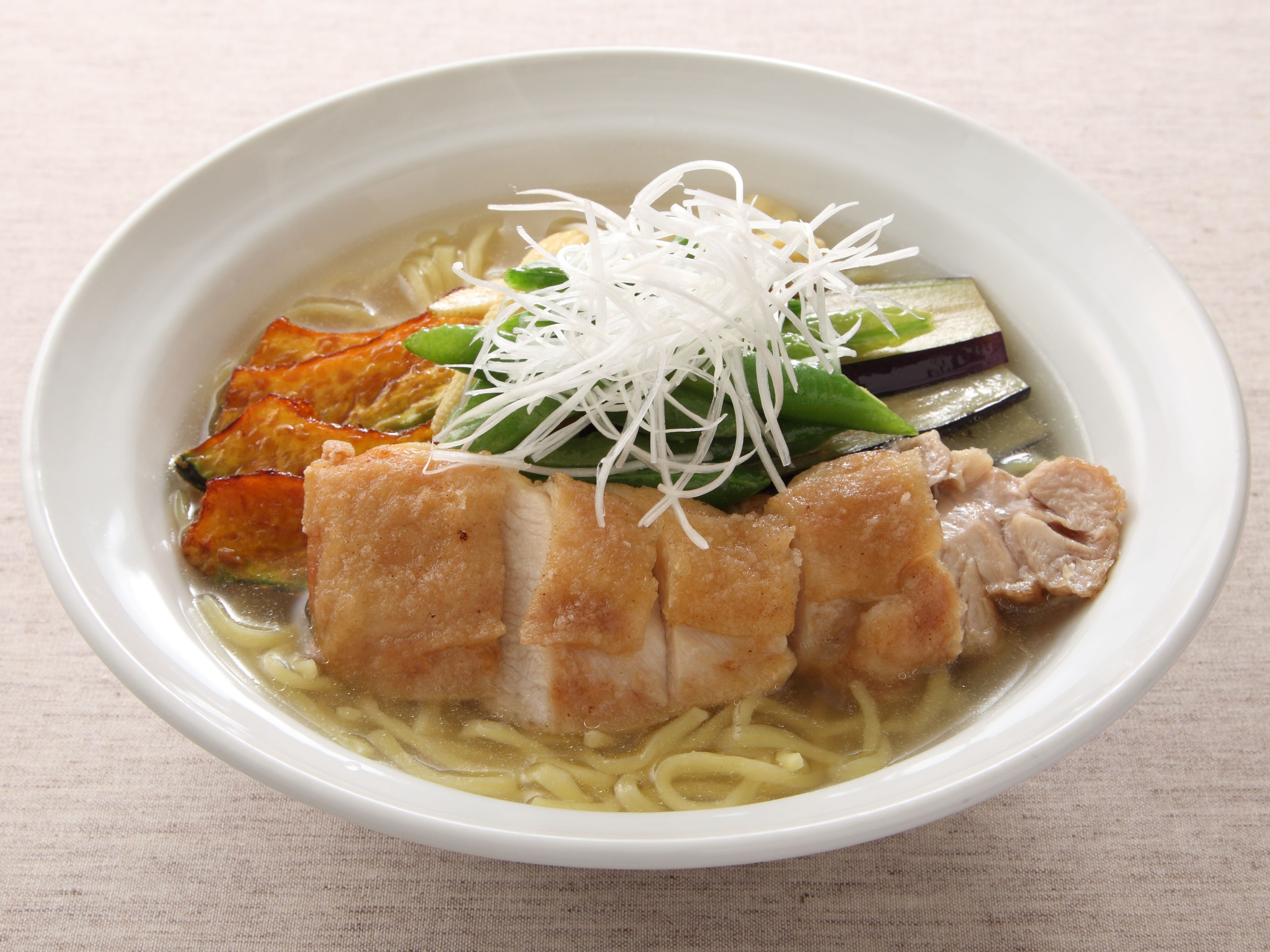夏野菜と揚げ鶏のゆず塩ラーメン
