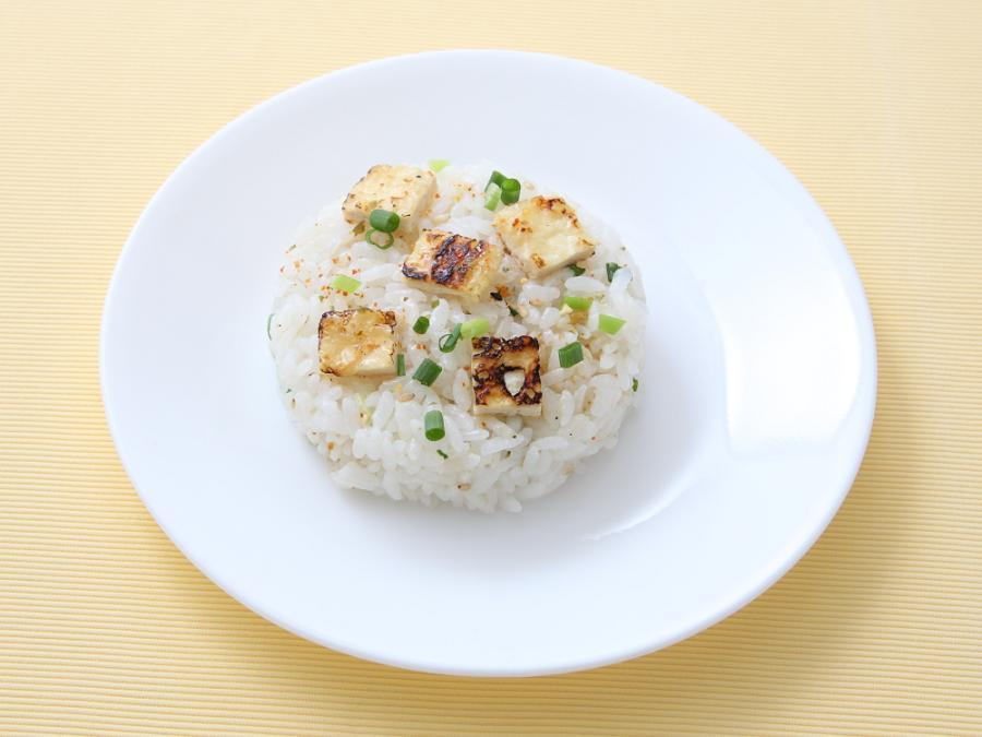 ダブル揚げとねぎの七味焼きむすびすし