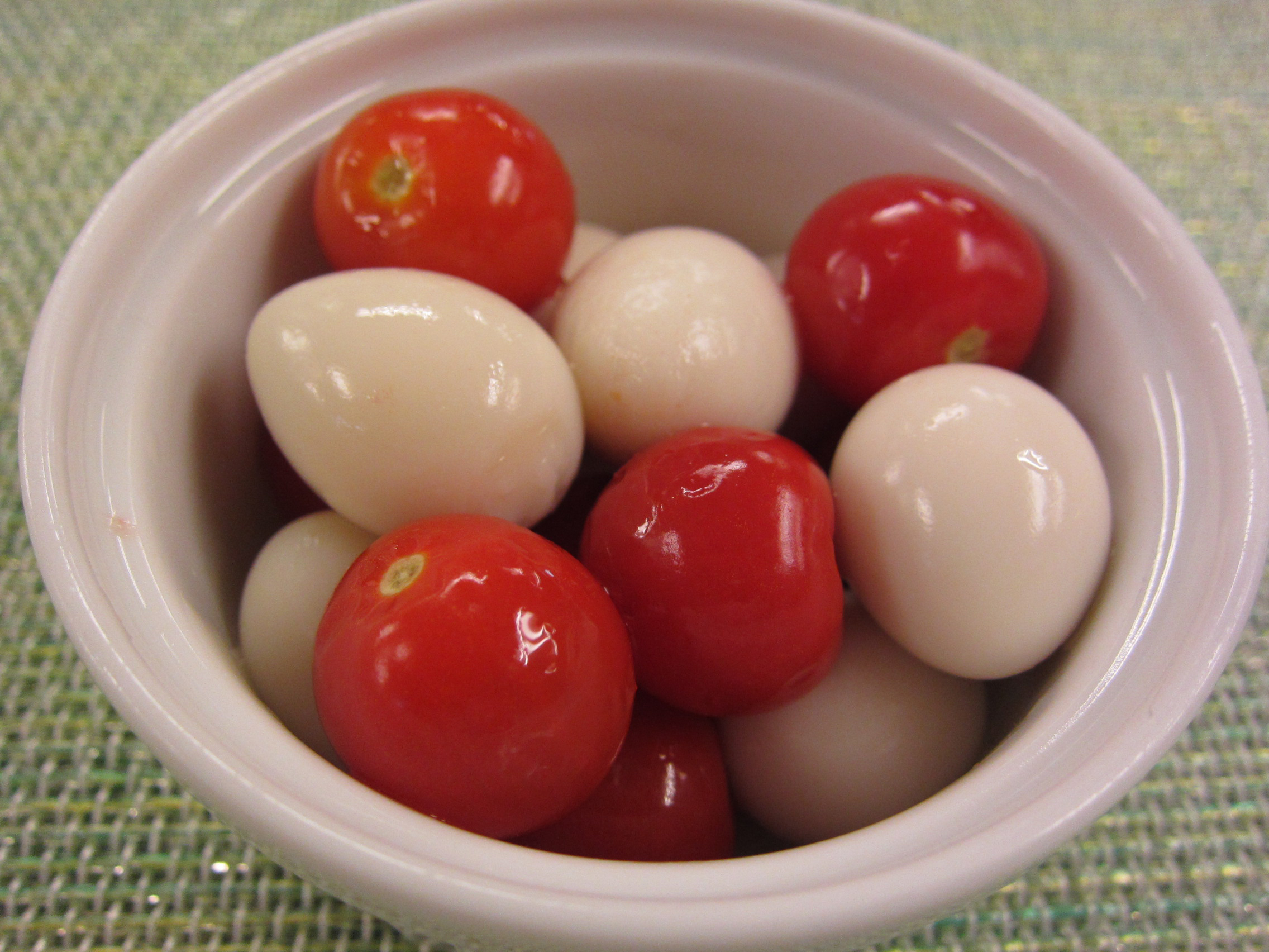 うずらの卵とトマトのピクルス