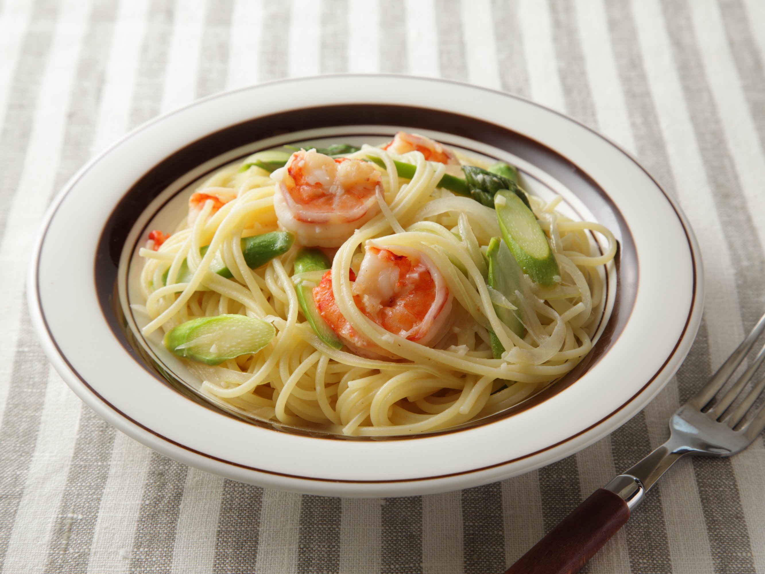 えびとアスパラのあっさりバターソースパスタ