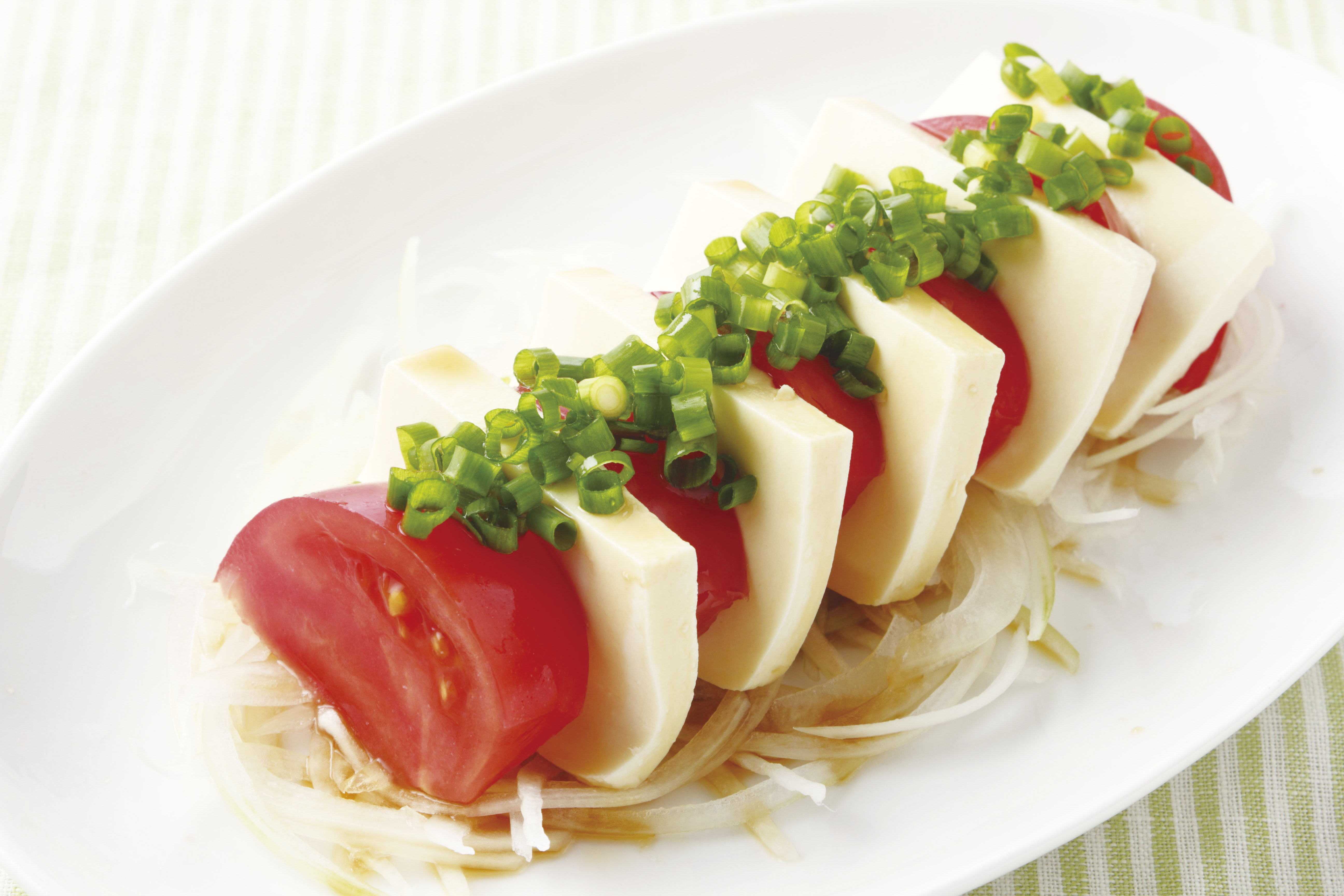 トマトと豆腐のカプレーゼ風