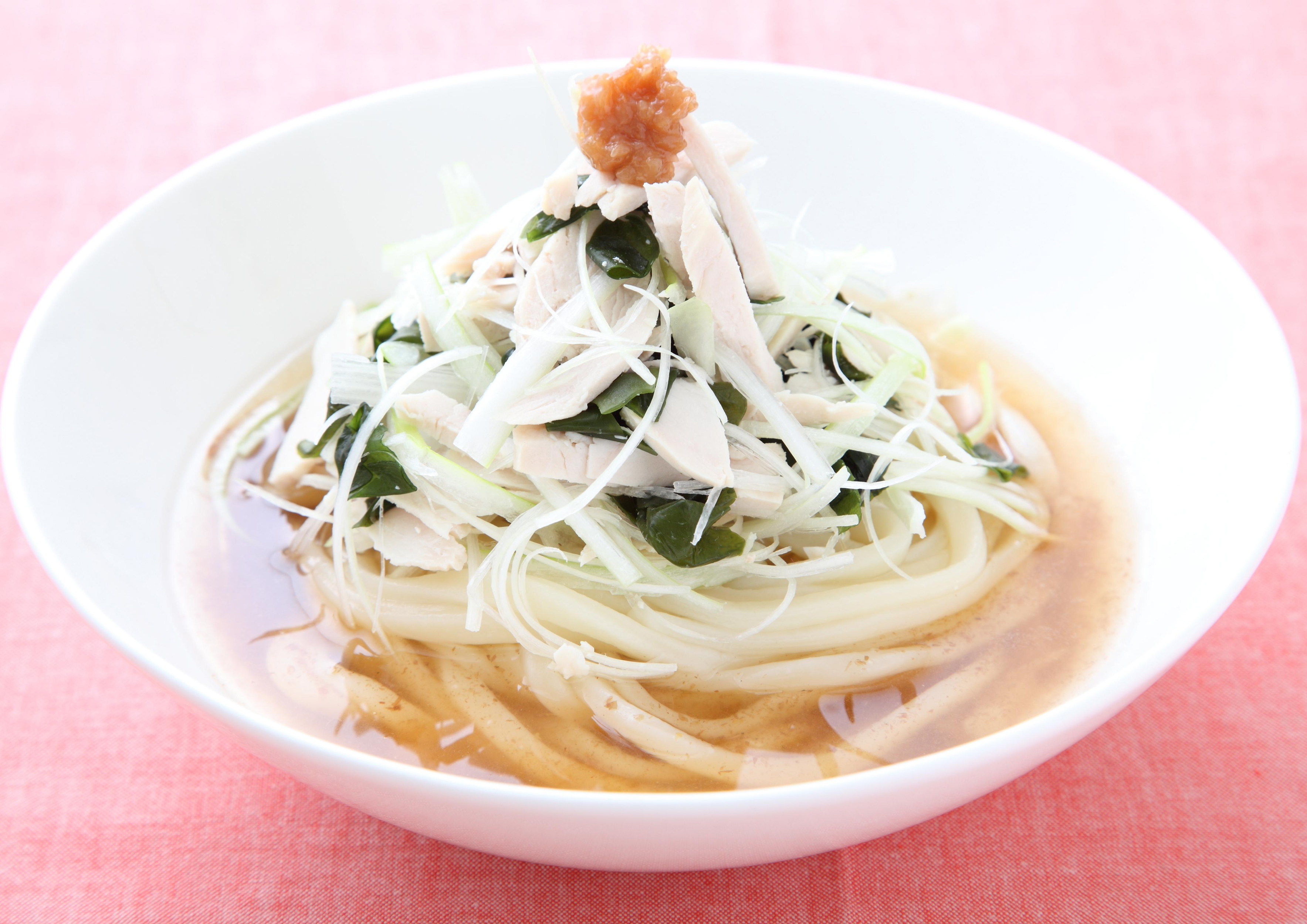 鶏とわかめの梅風味冷やし麺