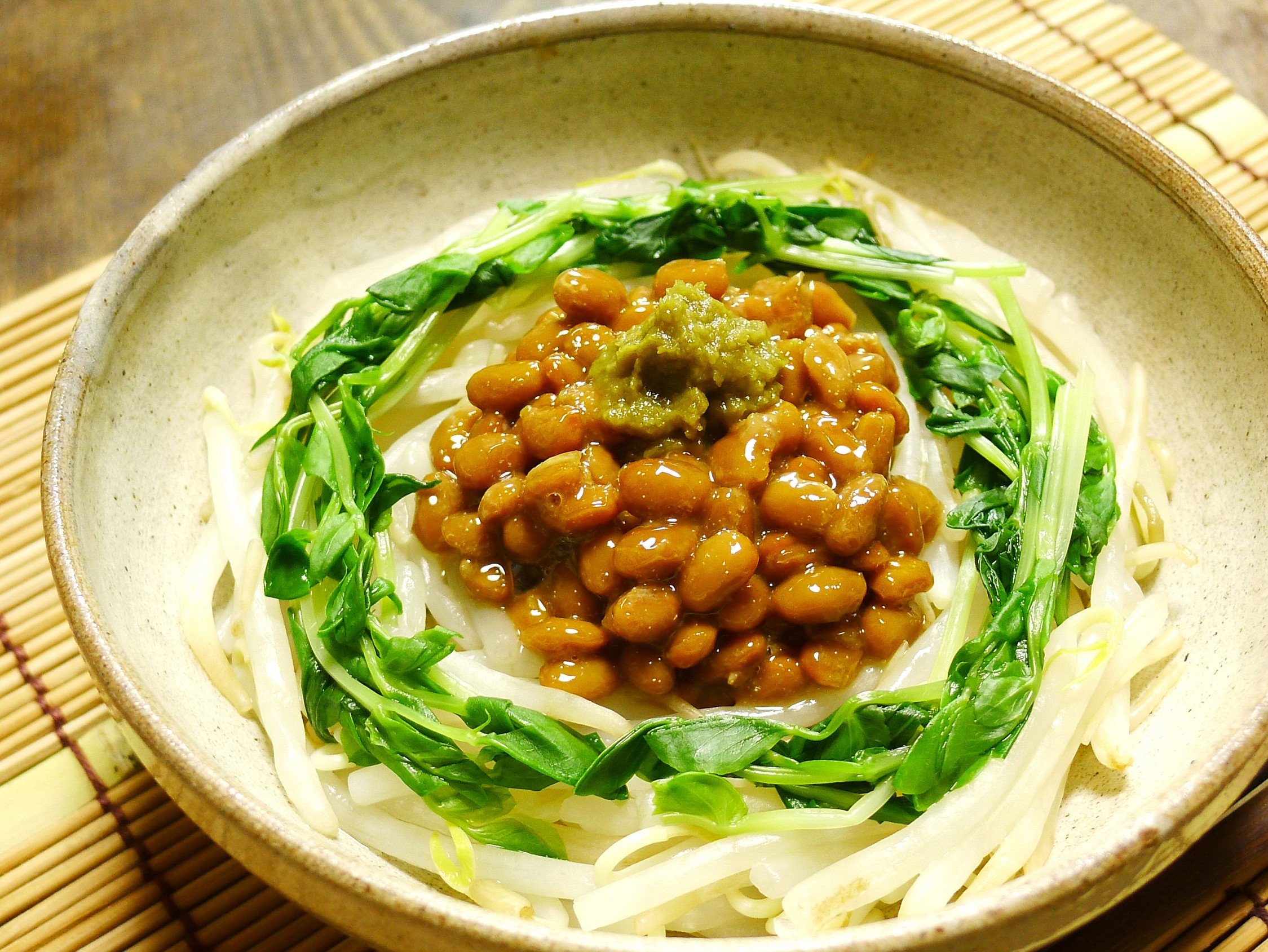 電子レンジでお手軽　ゆずこしょう納豆もやし