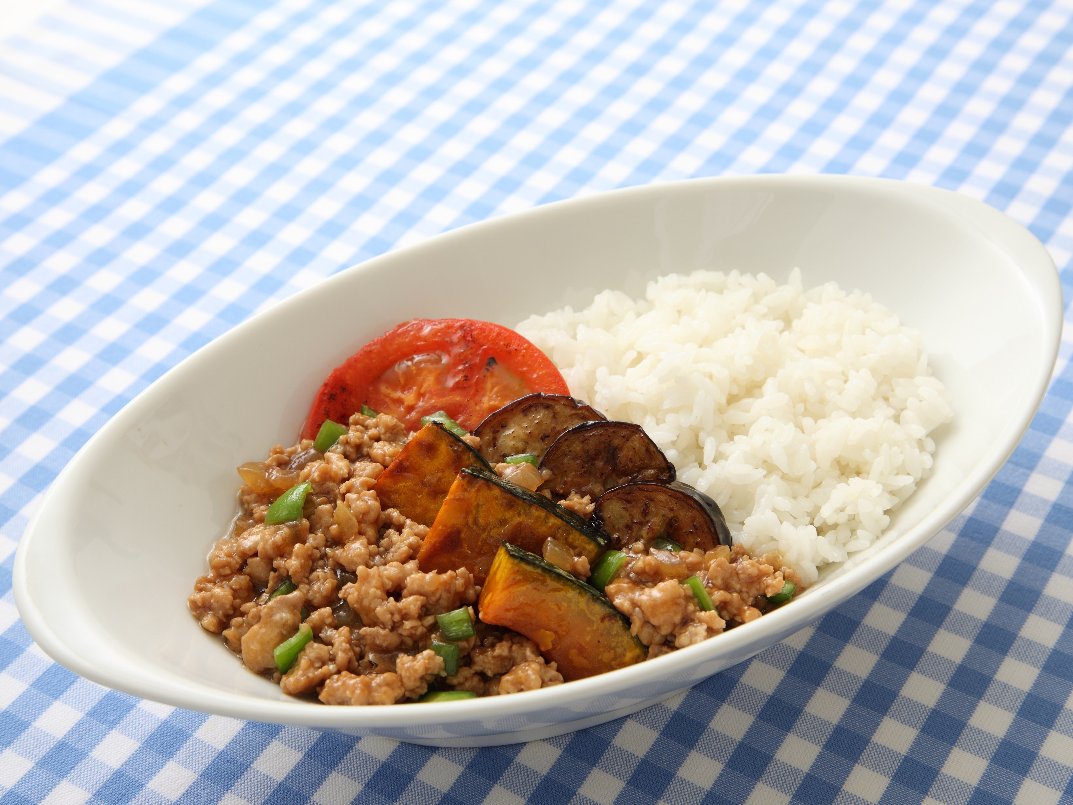 ひき肉のぽん酢炒めと緑黄色野菜のごはん