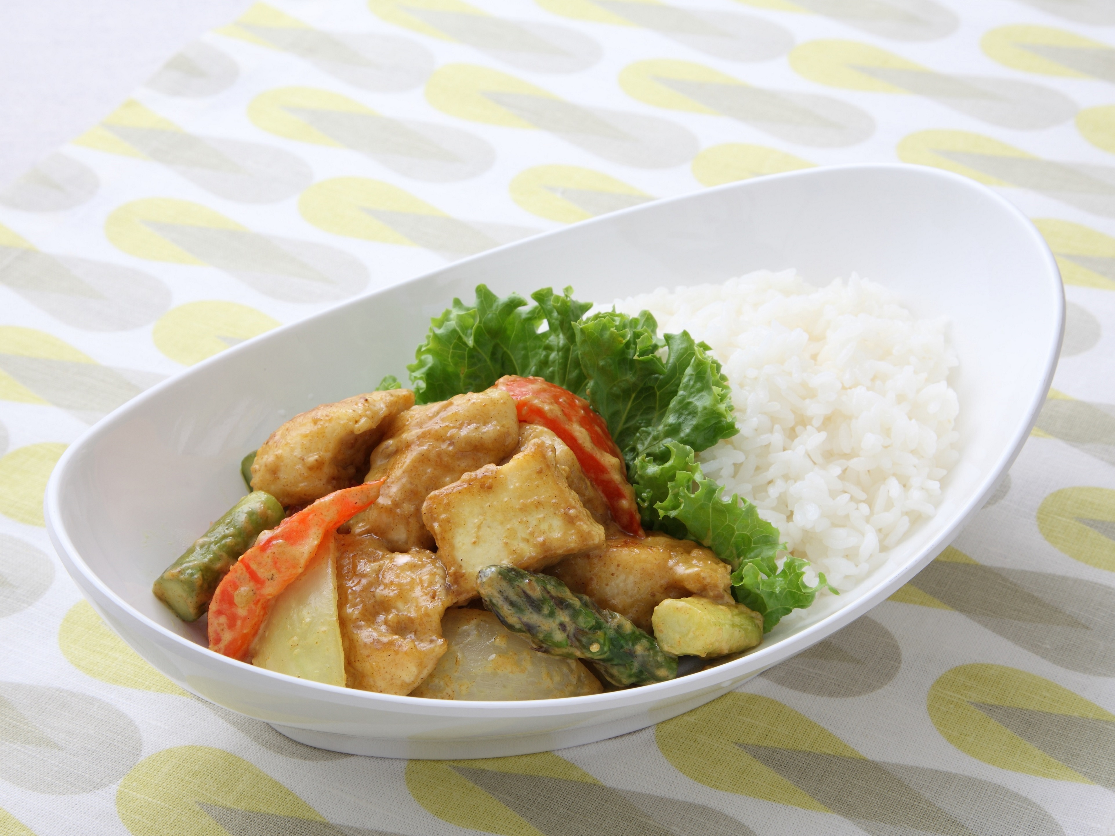 ３色野菜のごま豆乳カレー炒め＆ごはん