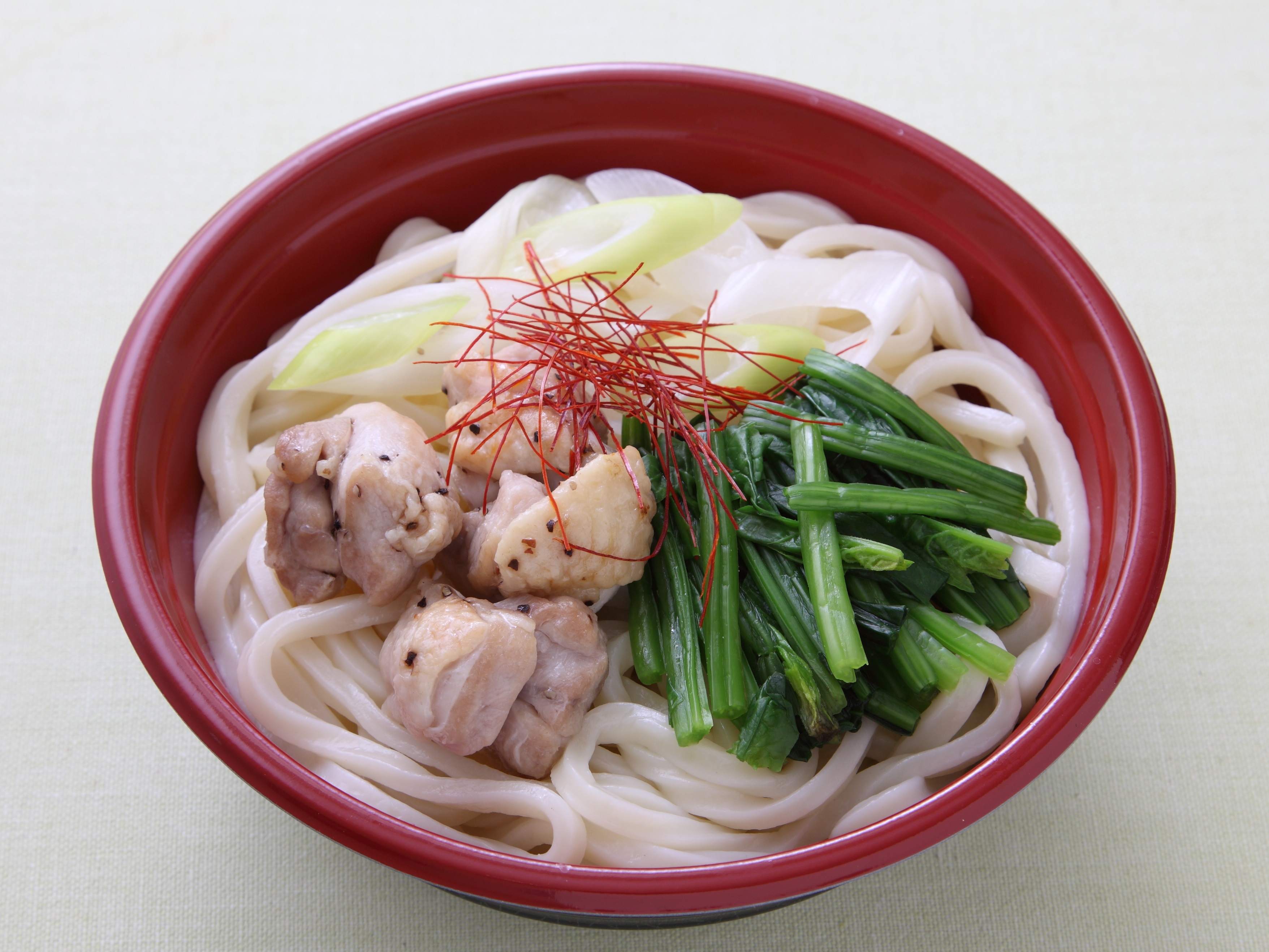 白湯仕立ての鶏ねぎうどん（レンジアップ）