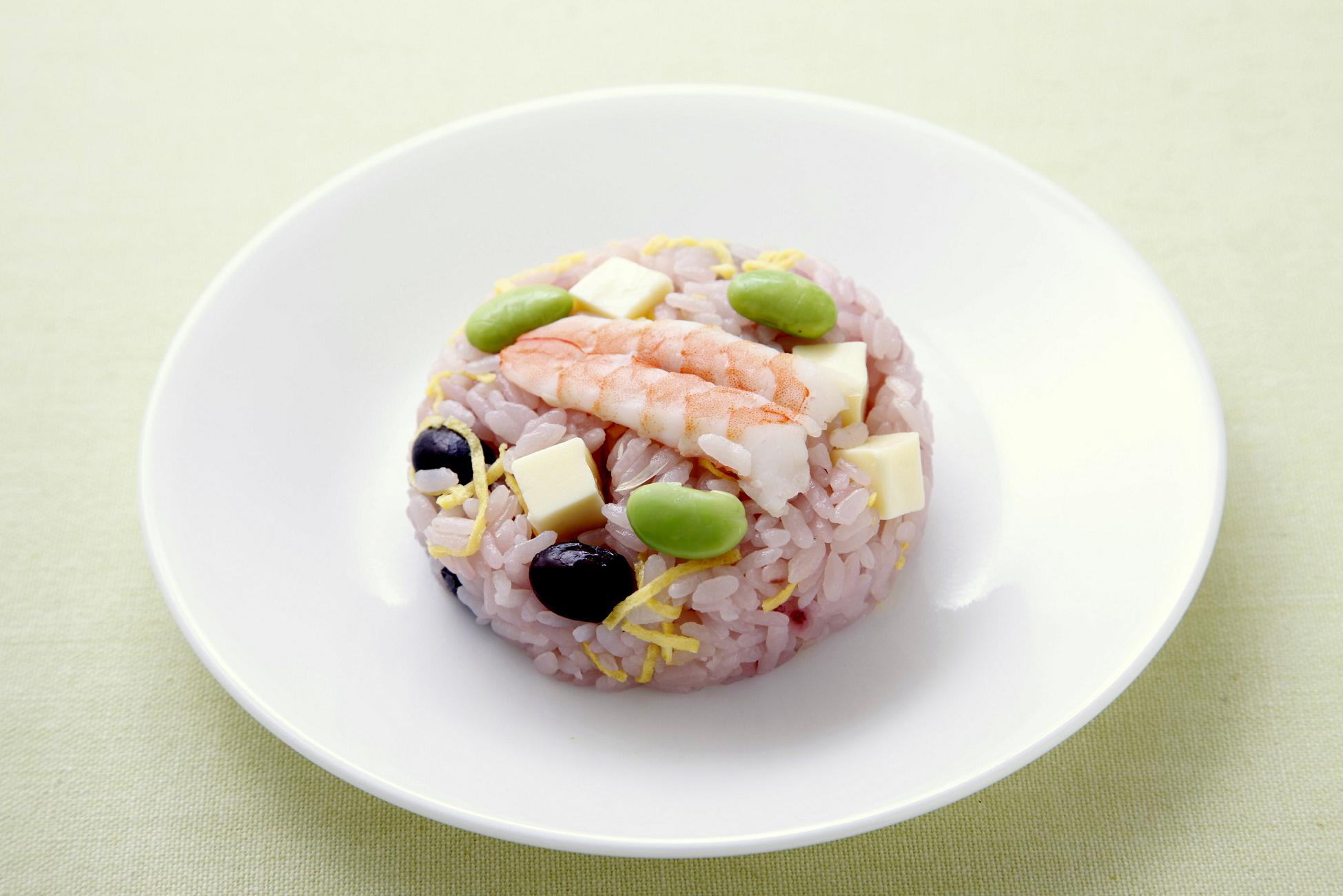 ひなまつりの黒豆むすびすし