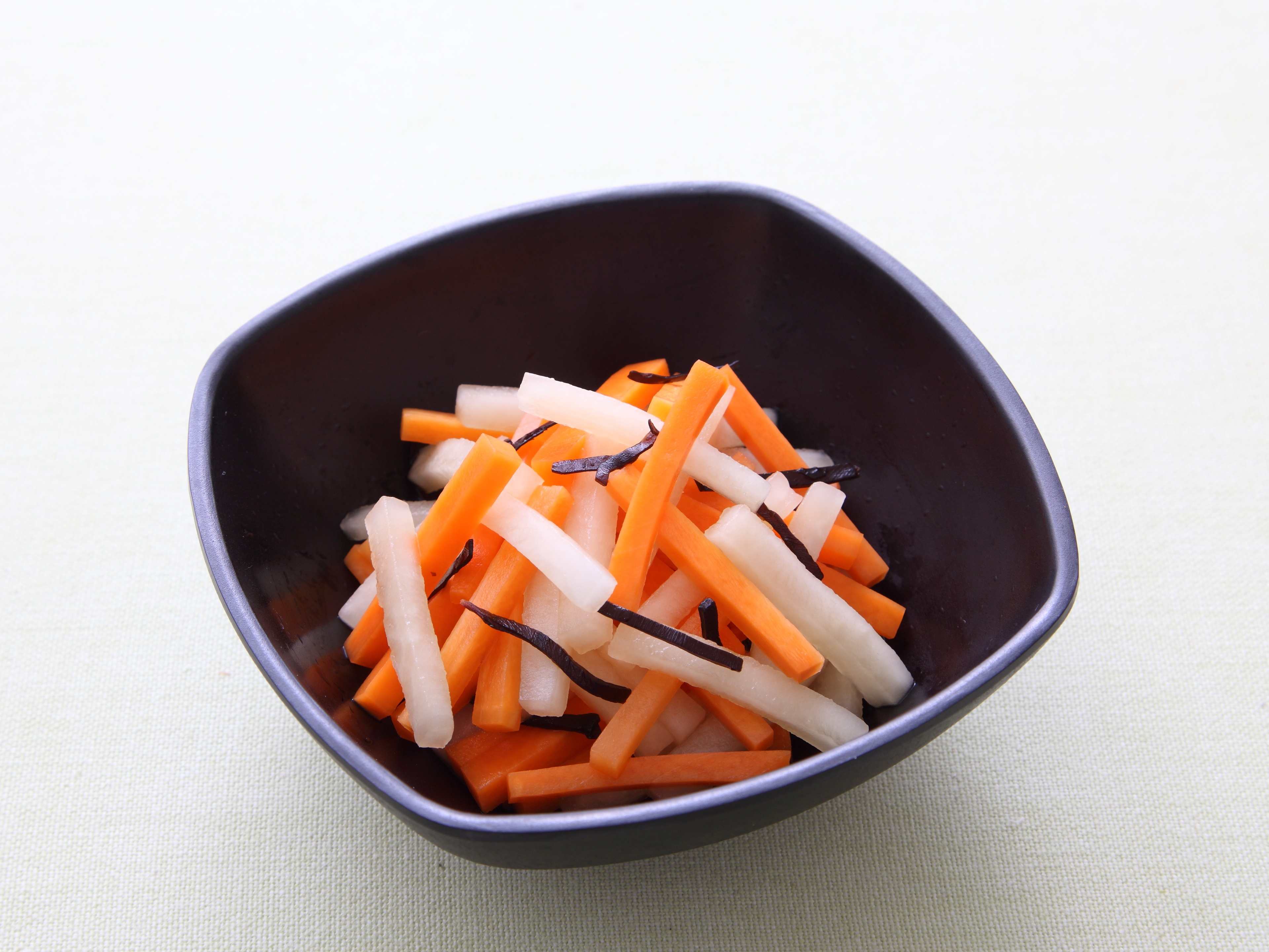 大根とにんじんのだし漬け