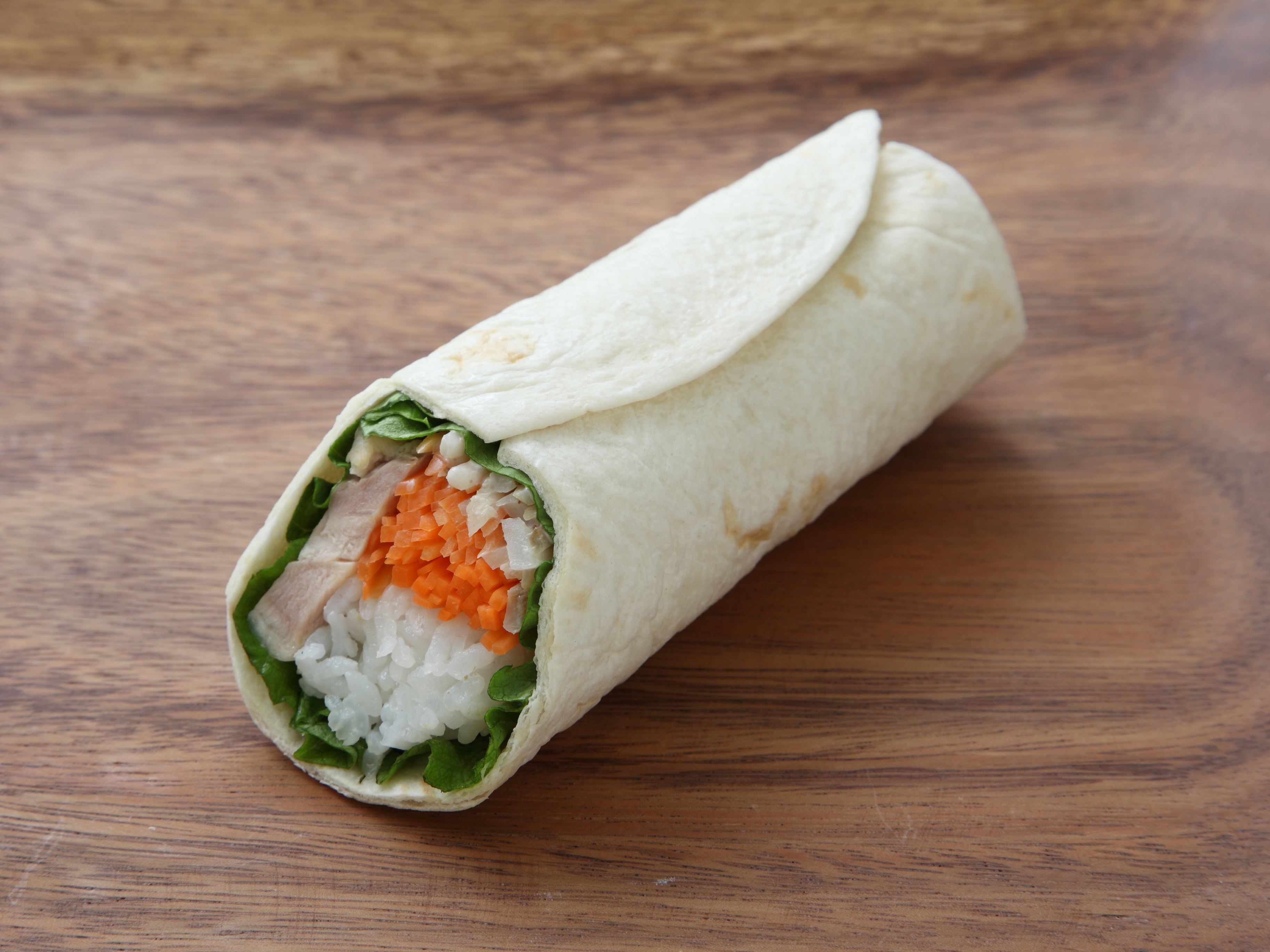 チキンと根菜のラップ寿司