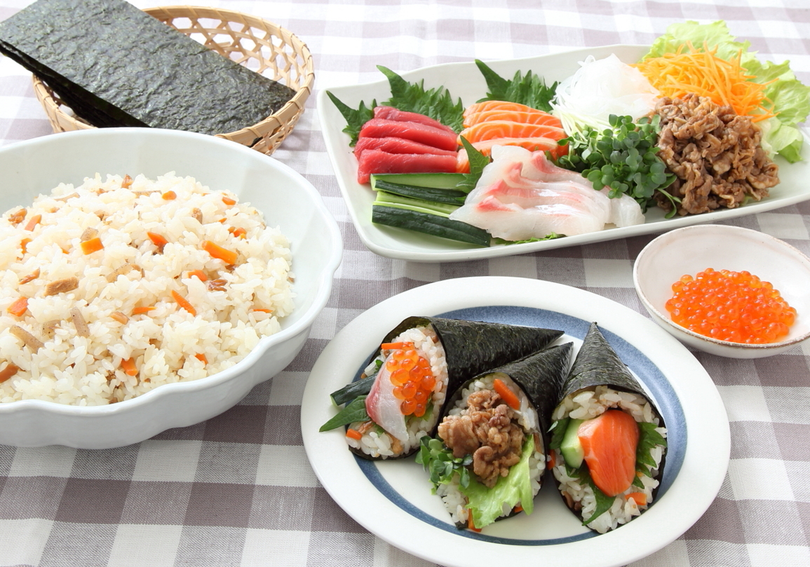 海鮮とお肉の五目手巻き寿司のレシピ・作り方