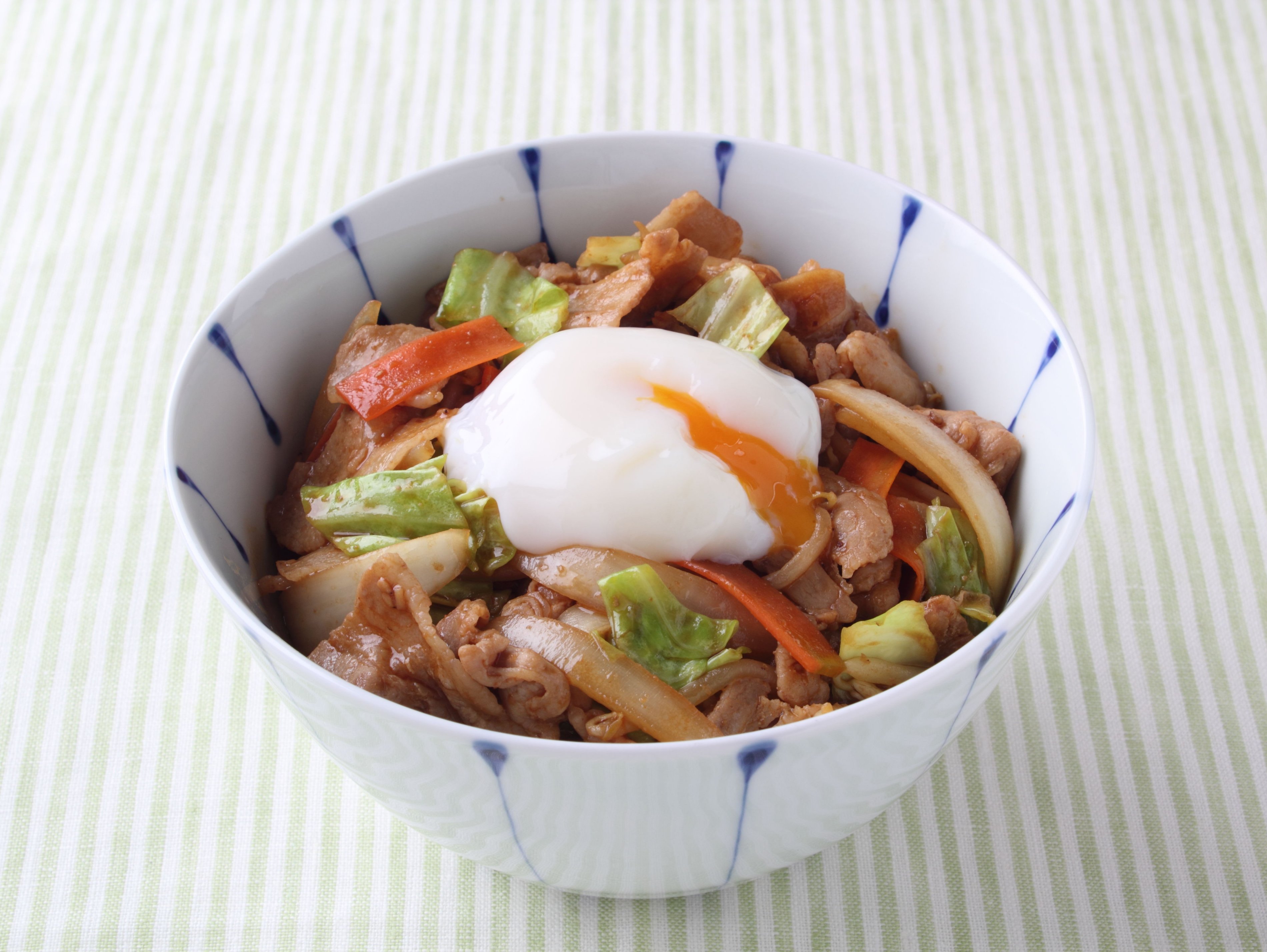 豚バラ肉のスタミナジャージャー丼