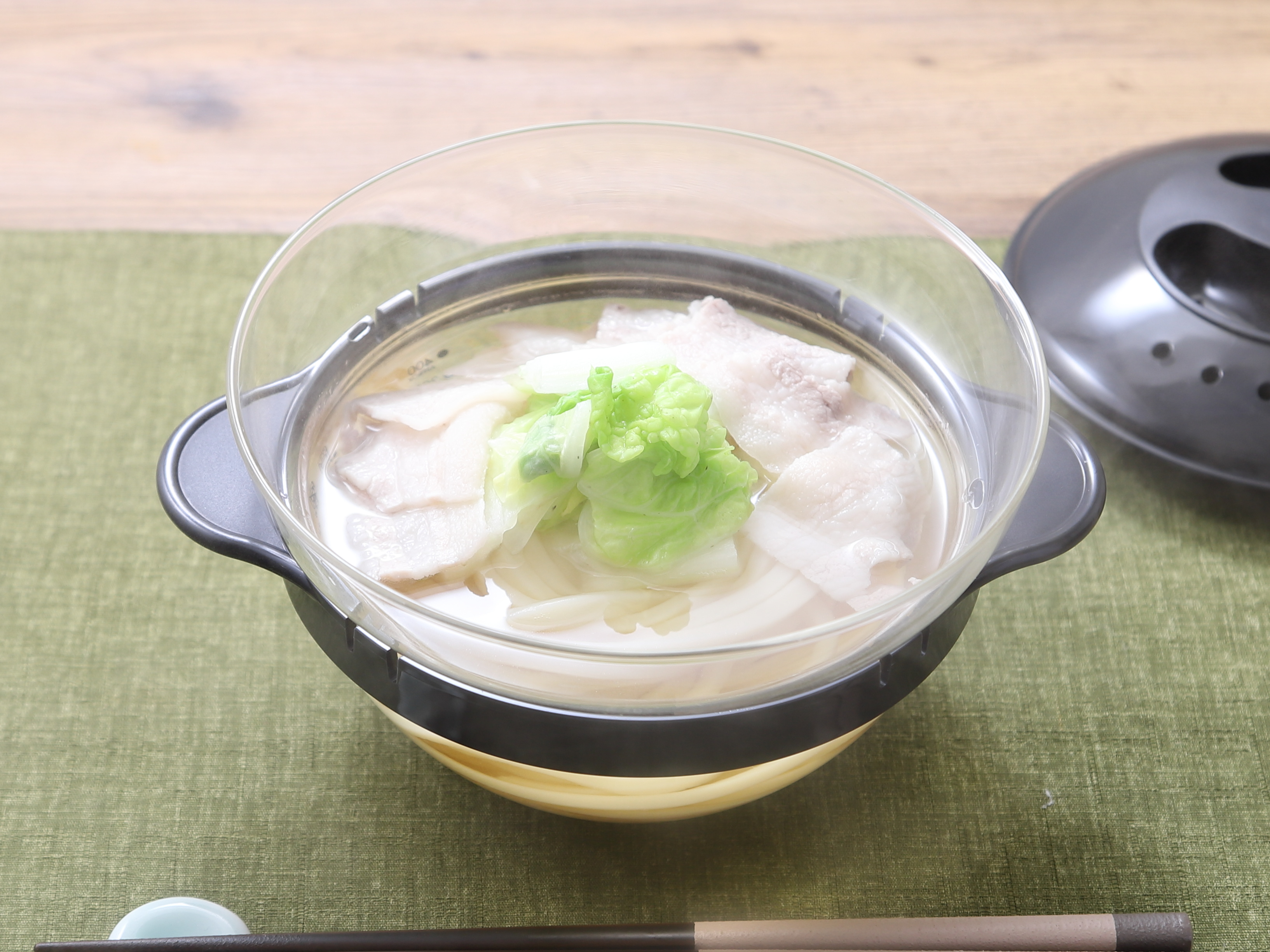 レンジで豚肉と白菜のあごだしうどん