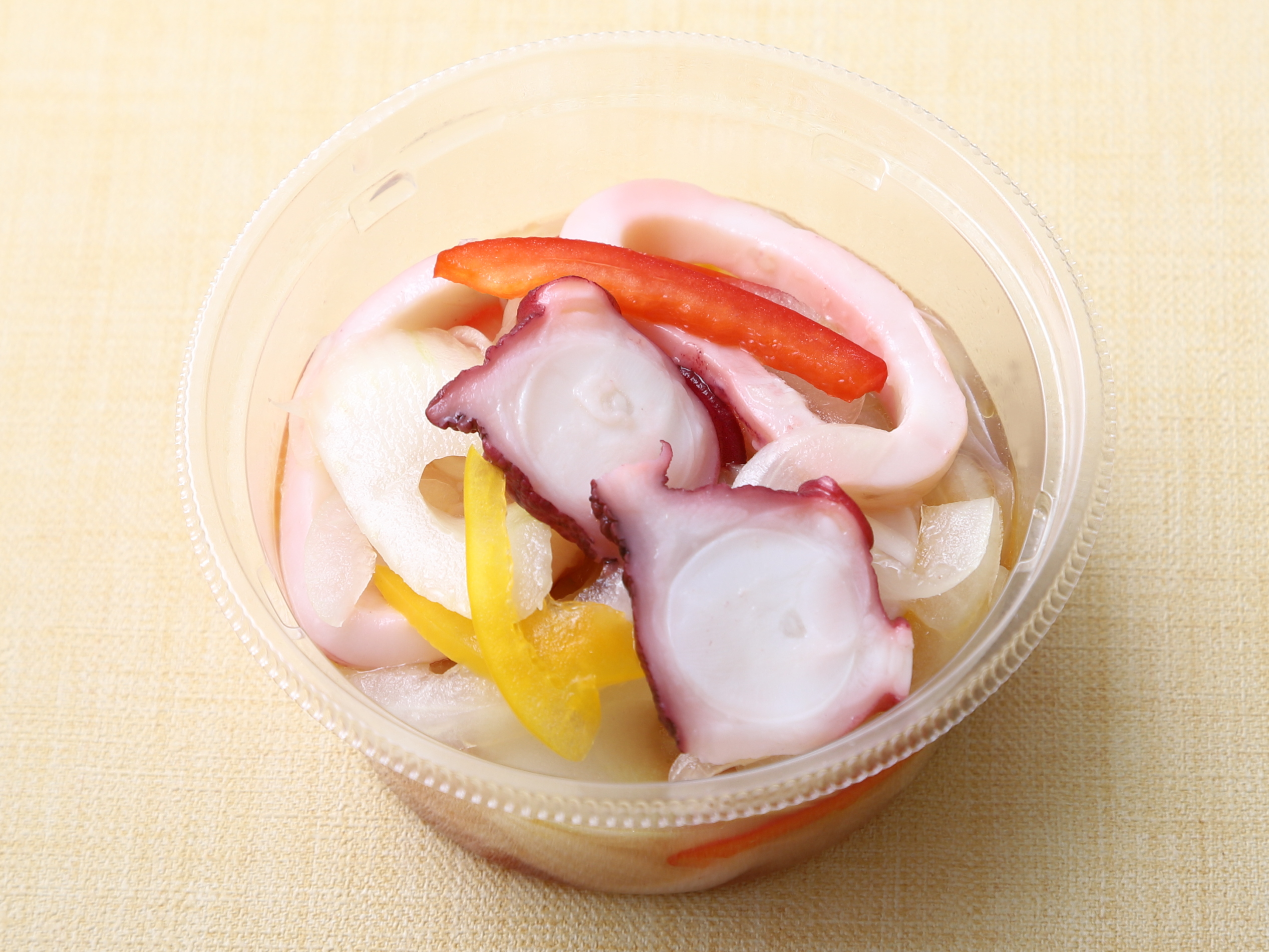 ゆず香るいかとたこと野菜のマリネ