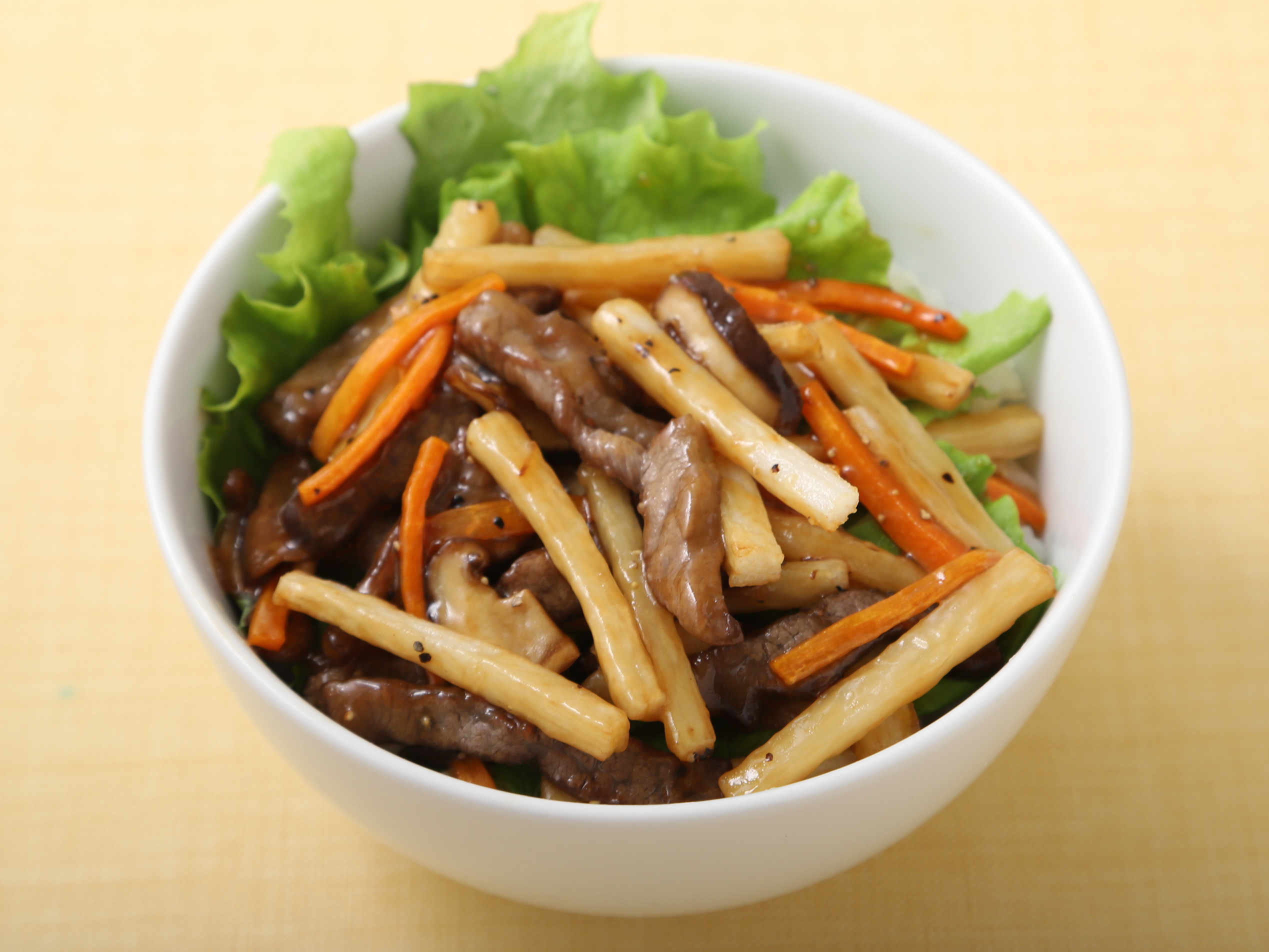 牛肉と長いもの甘辛黒こしょうあんかけ丼