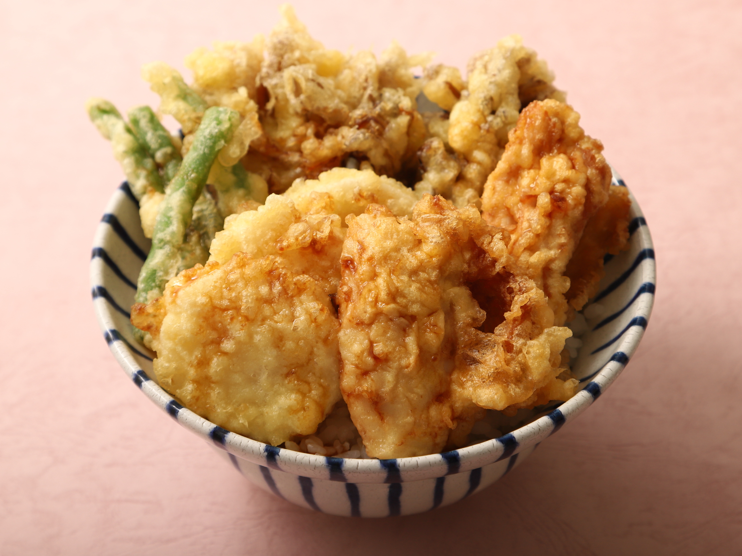 鶏と長いもの天丼　（黒酢ソース）