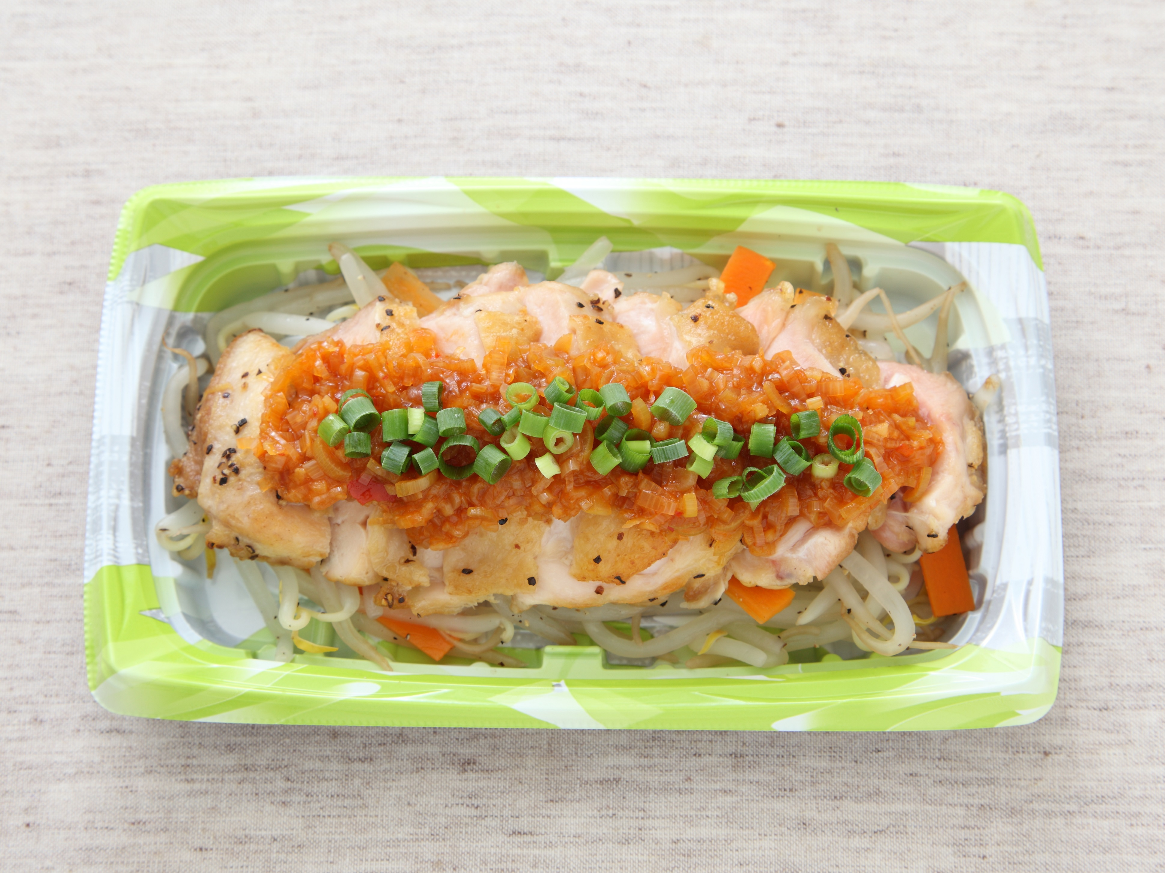 鶏肉のグリル　ピリ辛香味だれ