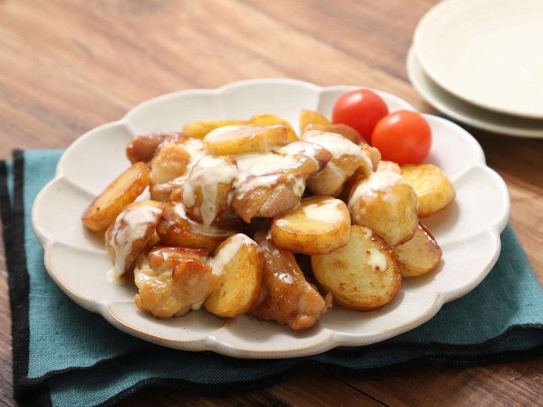 鶏肉と新じゃがの照り焼き　マヨソース