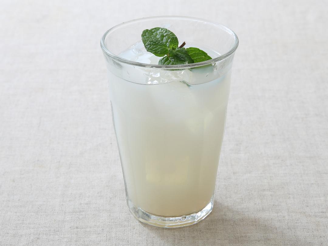 まろやかりんご酢の乳酸飲料ソーダ割り