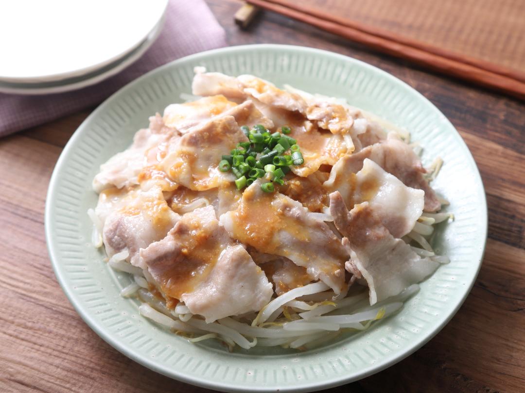 レンジで簡単！豚ともやしのうまみそダレ