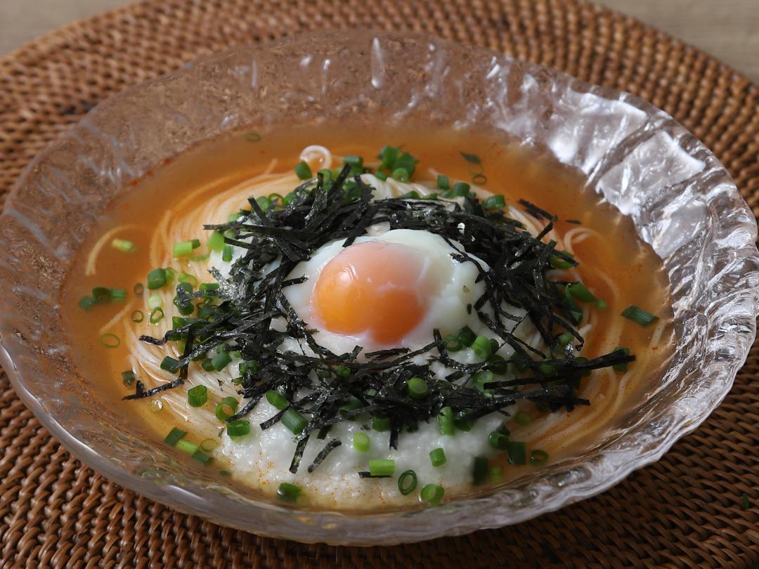 とろろの温玉キムチそうめん