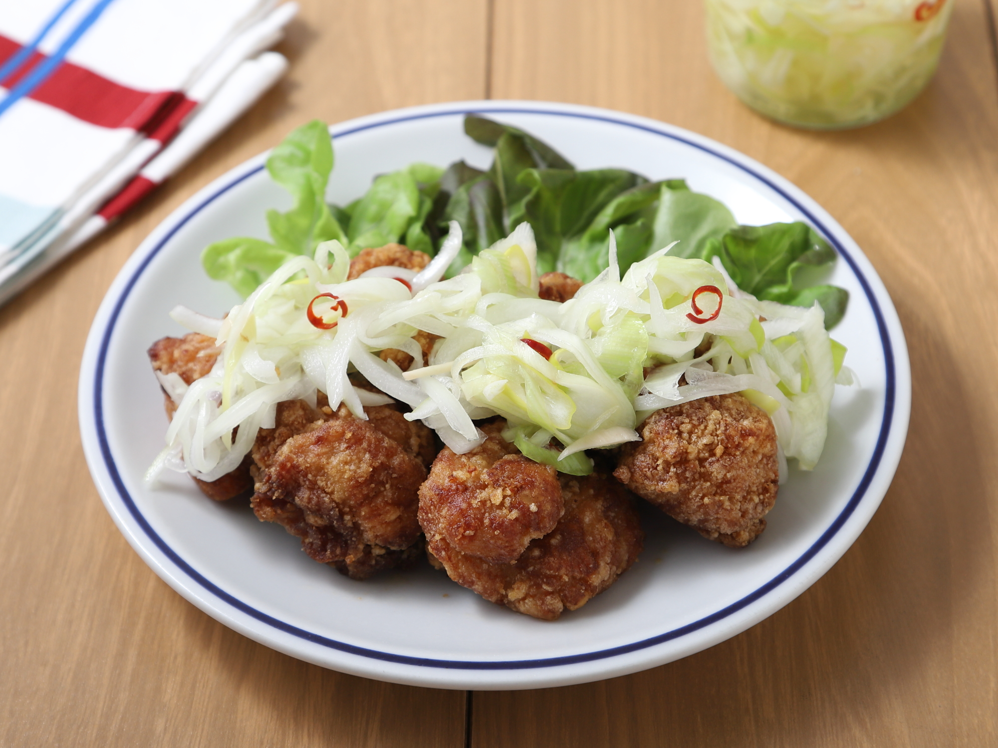 ねぎの万能野菜だれをかける　鶏のから揚げ