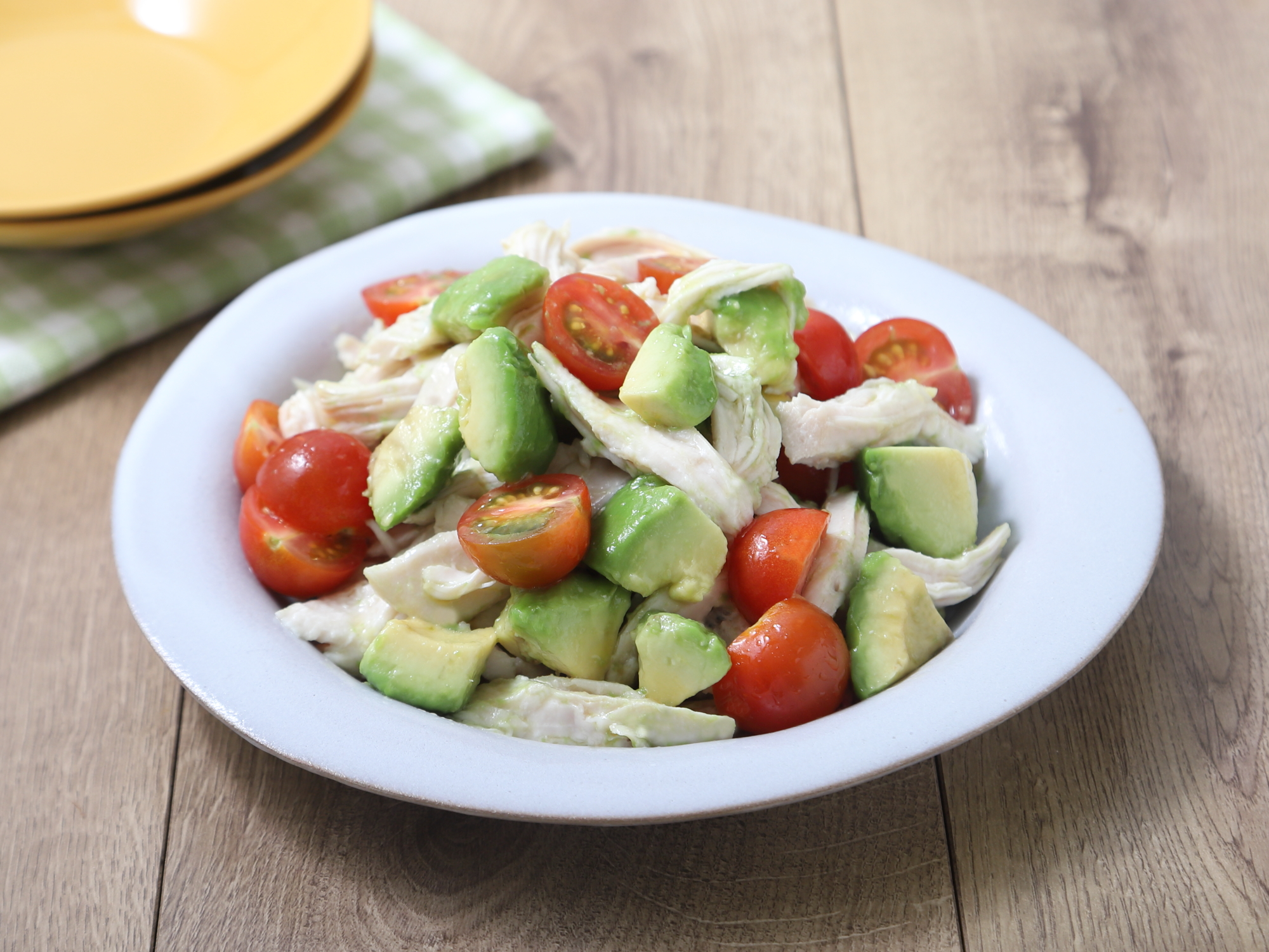 サッとあえるだけ！レンチン蒸し鶏と野菜のおかずマリネ