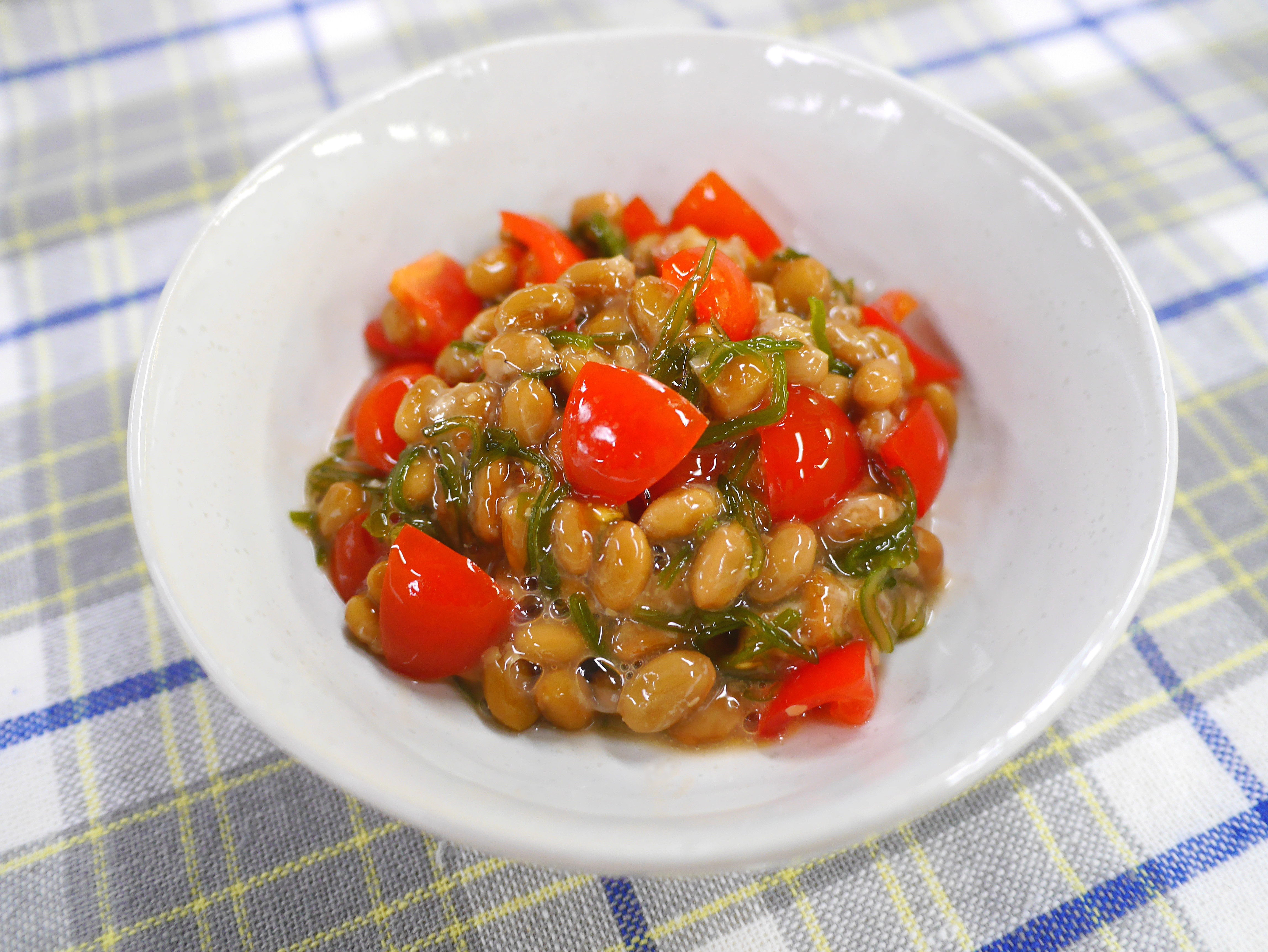 ミニトマトとめかぶのごま納豆サラダ