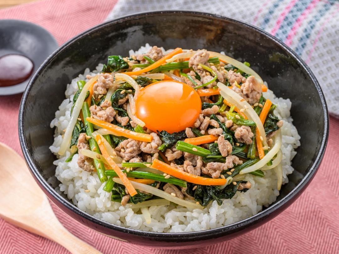 ほうれん草とひき肉のビビンバ風のっけごはんのレシピ・作り方