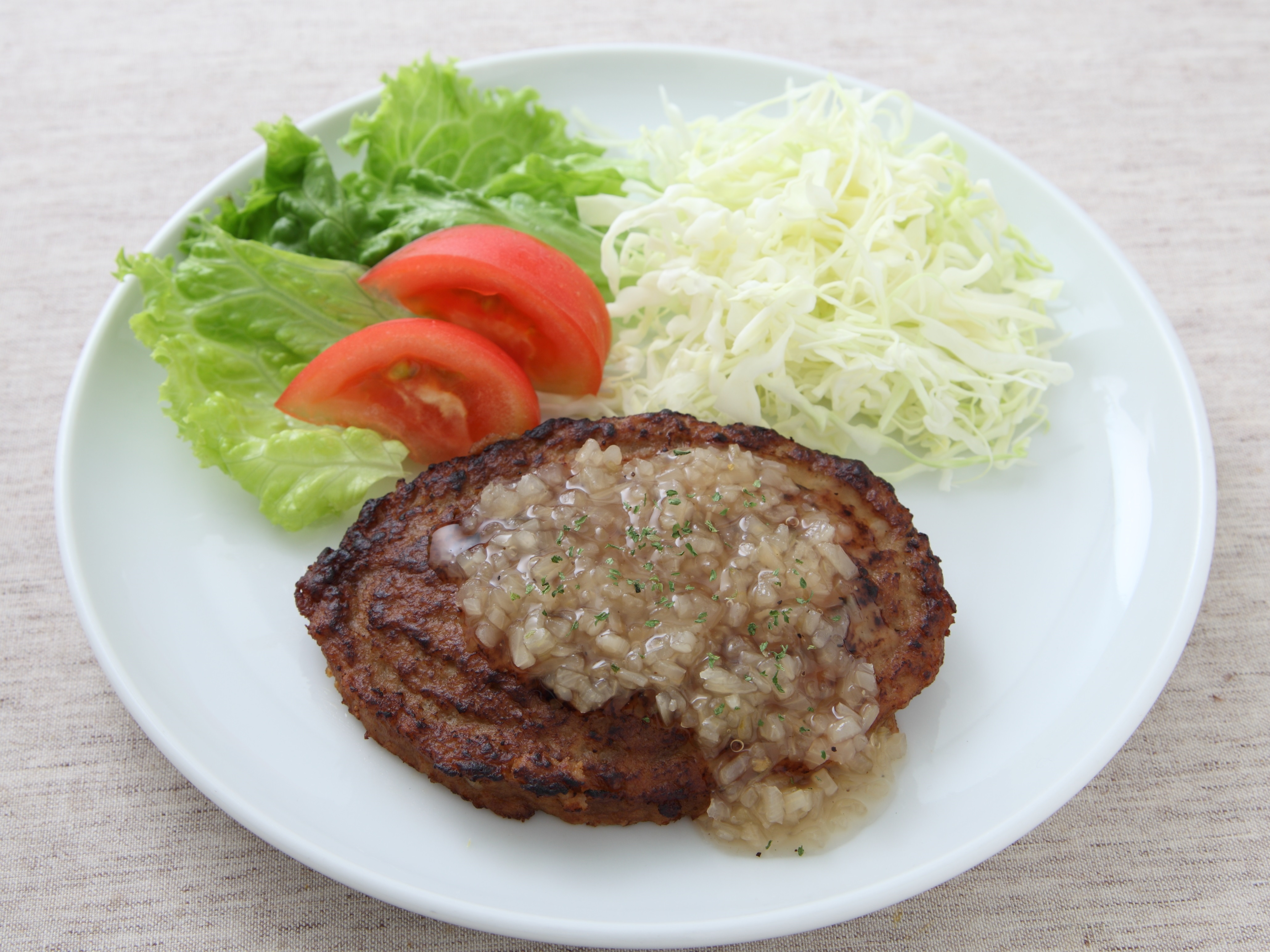 ハンバーグ　たまねぎソースがけ