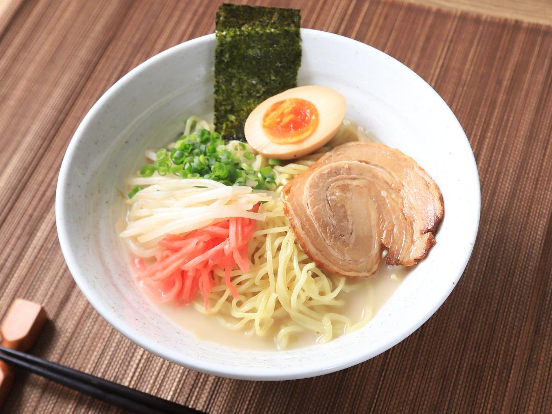 鍋つゆで！とんこつしょうゆラーメン（ミニパックアレンジメニュー）のレシピ・作り方