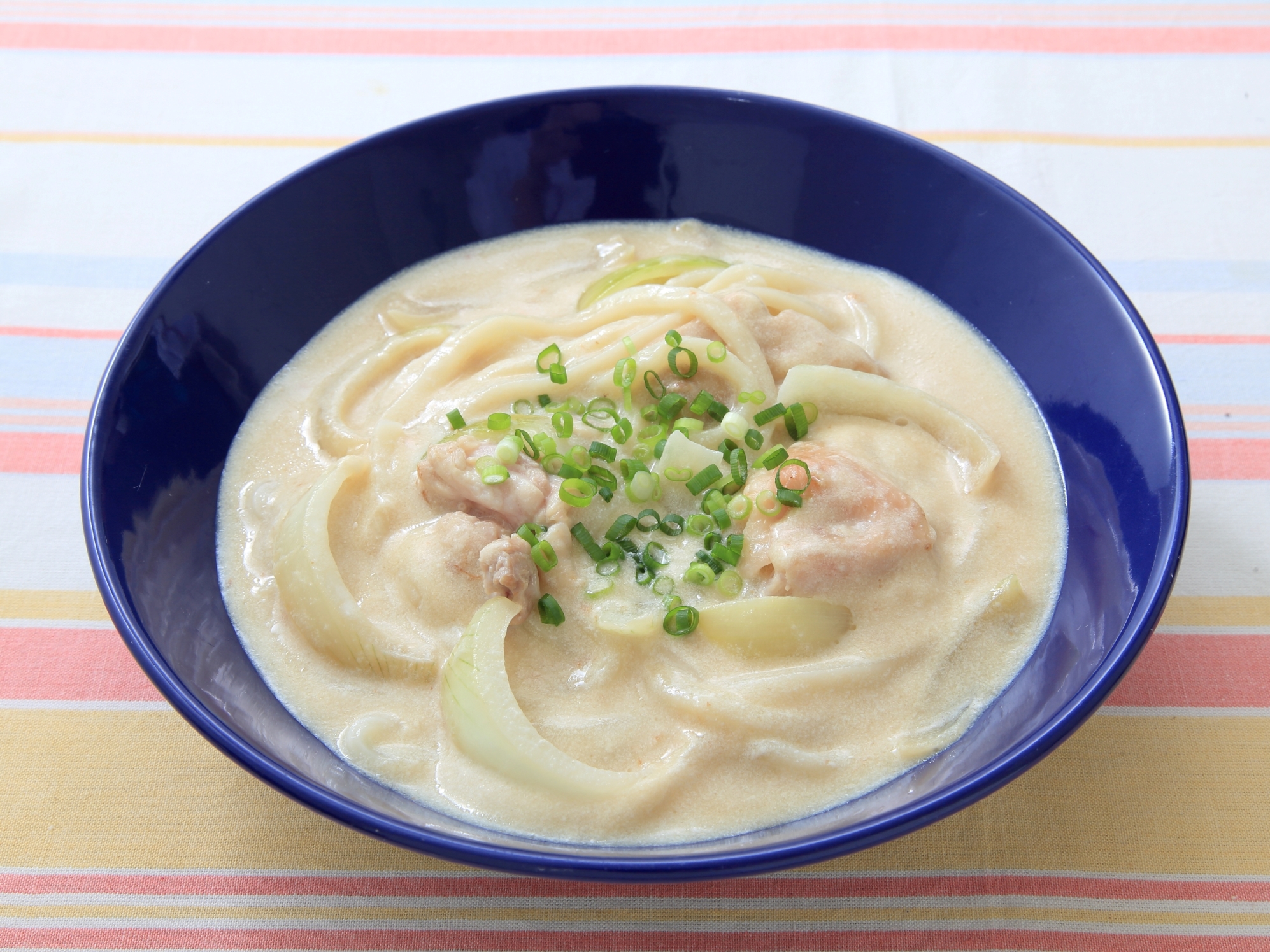 「追いがつおつゆ」でクリーミー鶏たまねぎうどん