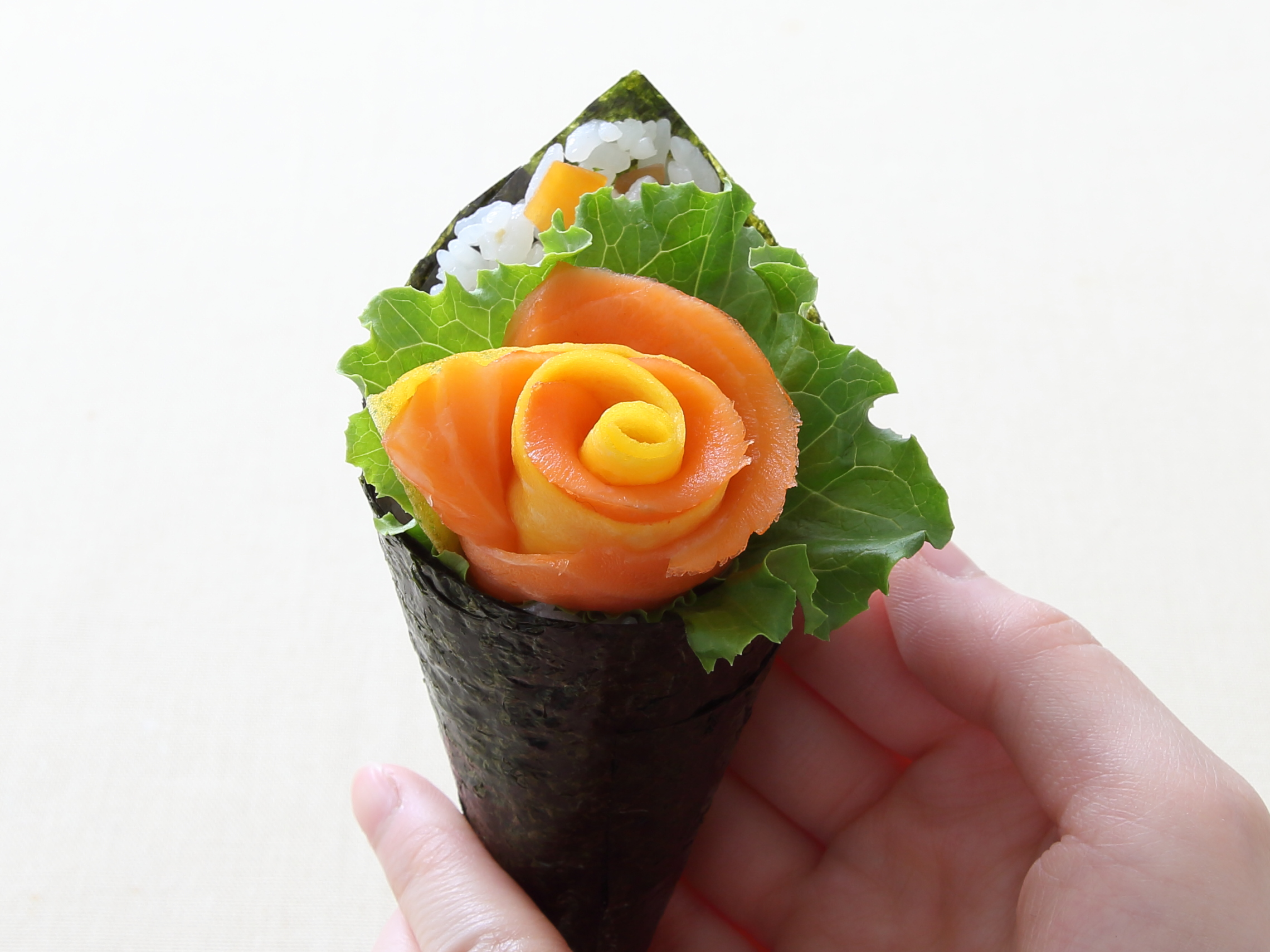 想い伝える花束手巻き寿司（五目、サーモン）のレシピ・作り方