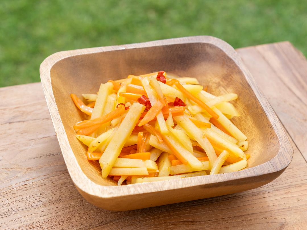 じゃがいもとにんじんの「カンタン酢」きんぴら【キャンプご飯】のレシピ・作り方