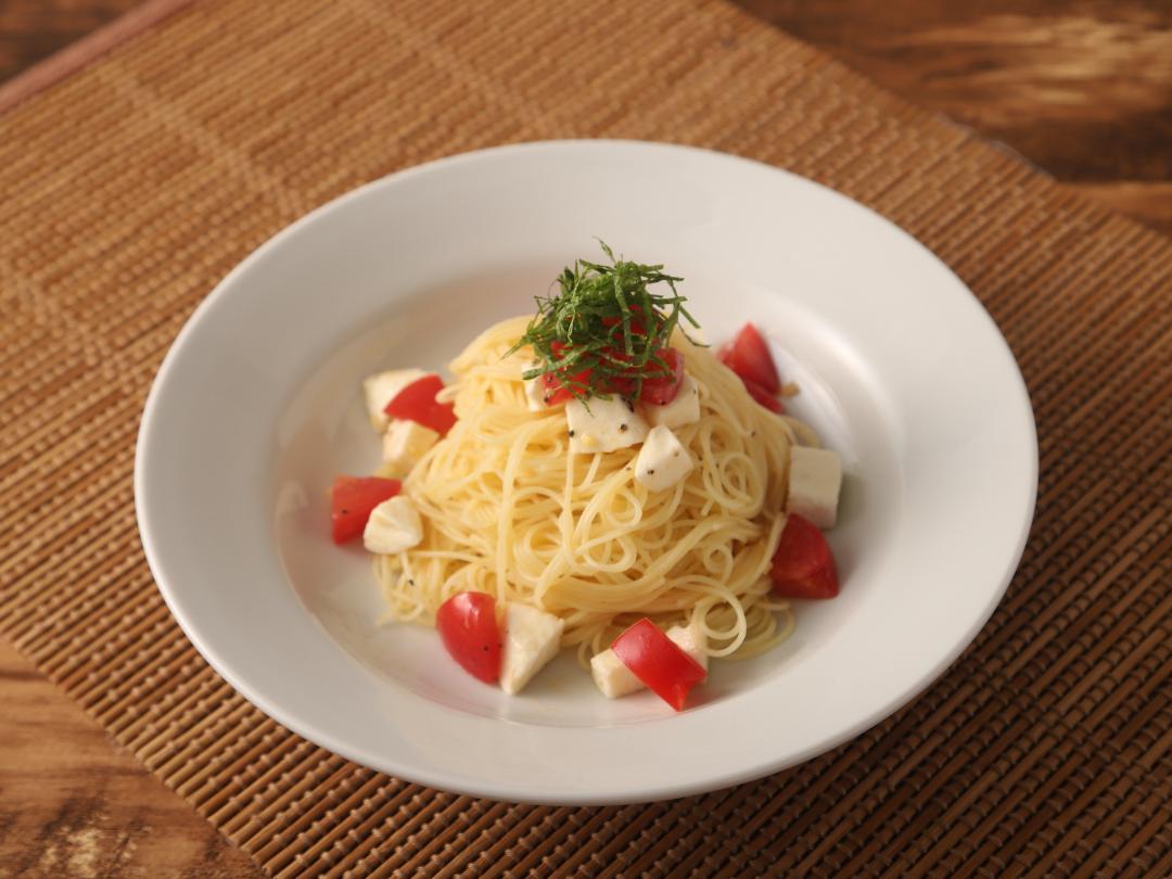 フルーツトマトとモッツァレラチーズの梅冷製パスタ