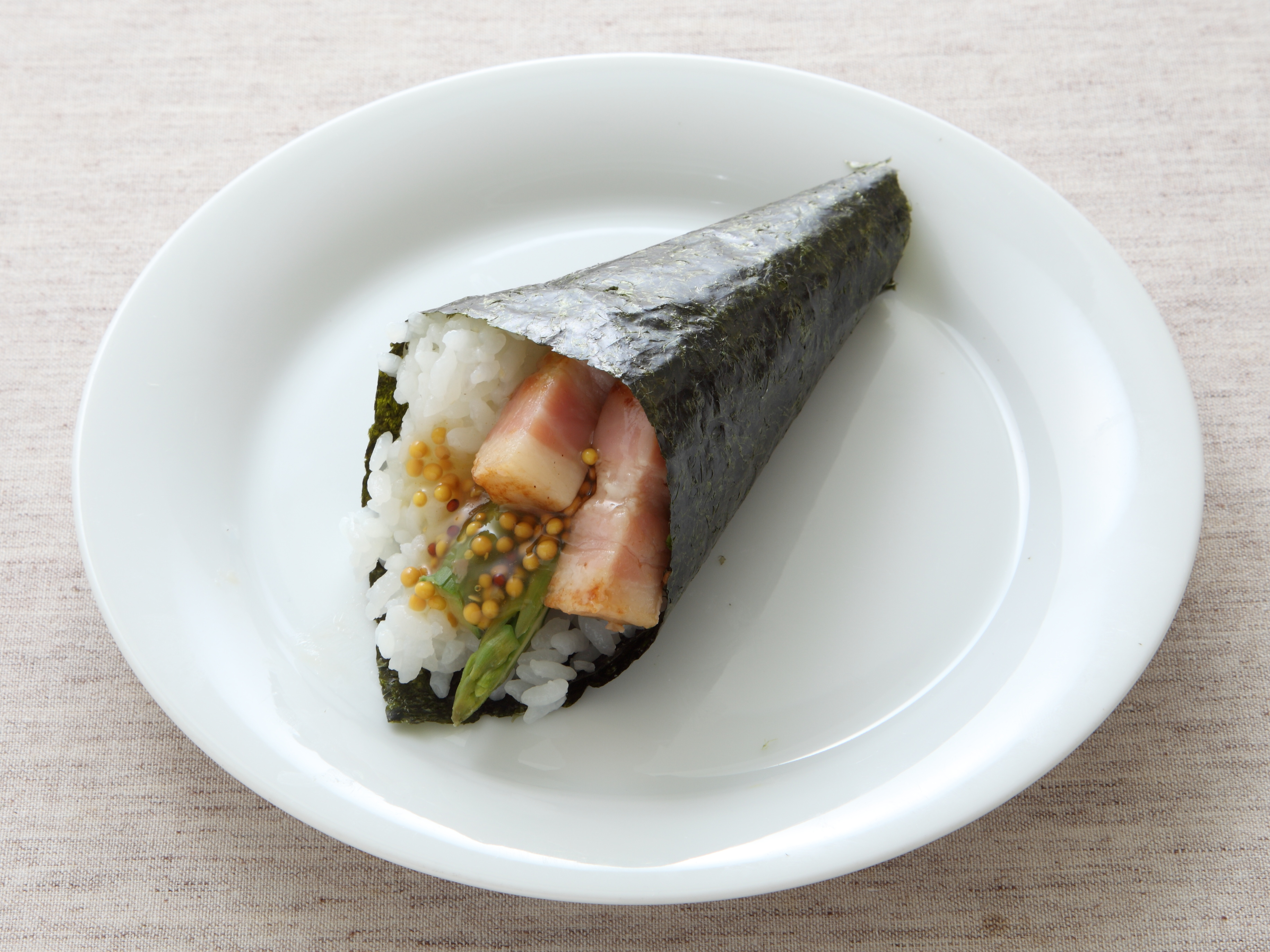 アスパラベーコンのテマケリア（マスタード風味）