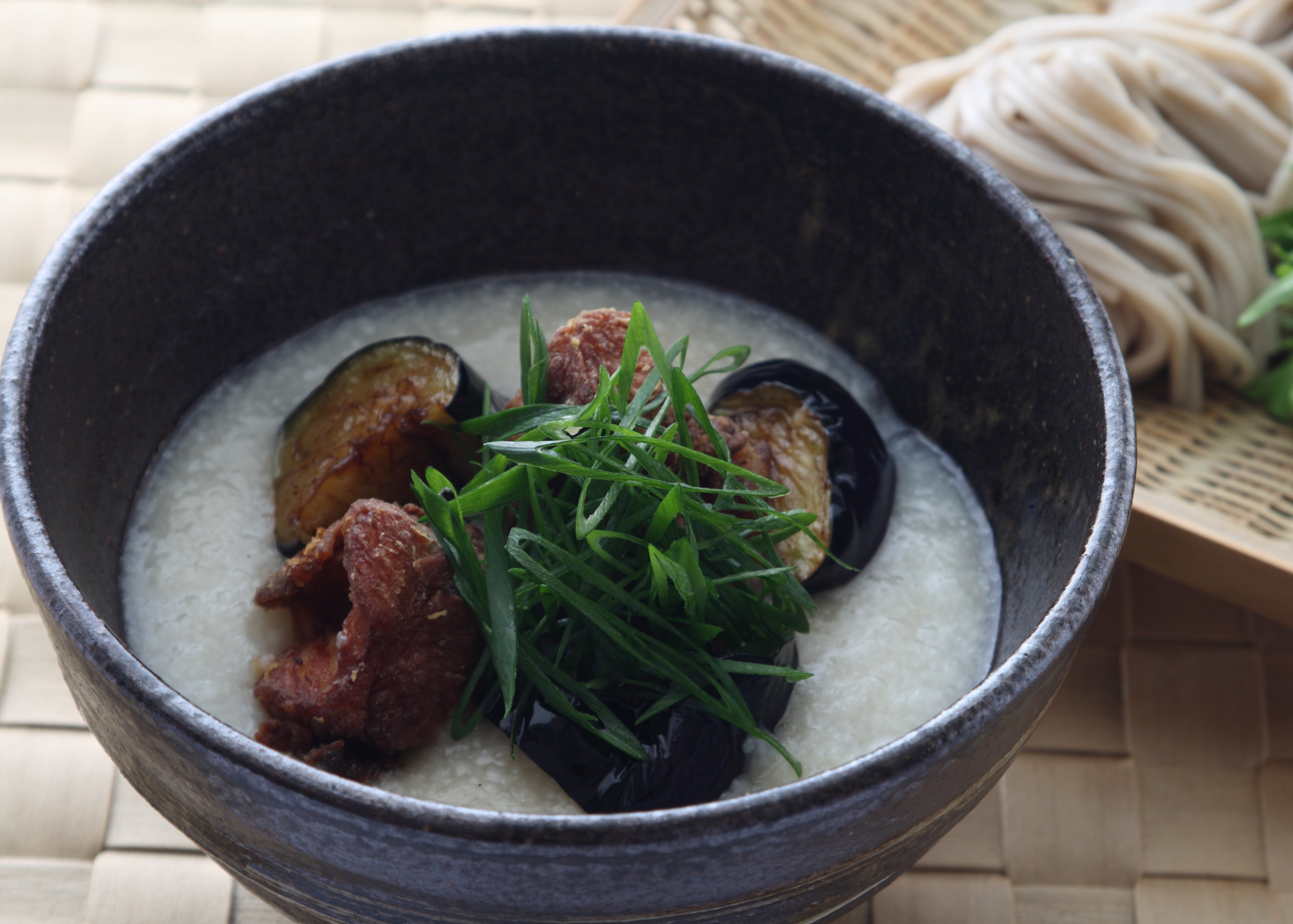 鶏から揚げと茄子とろろつけ麺
